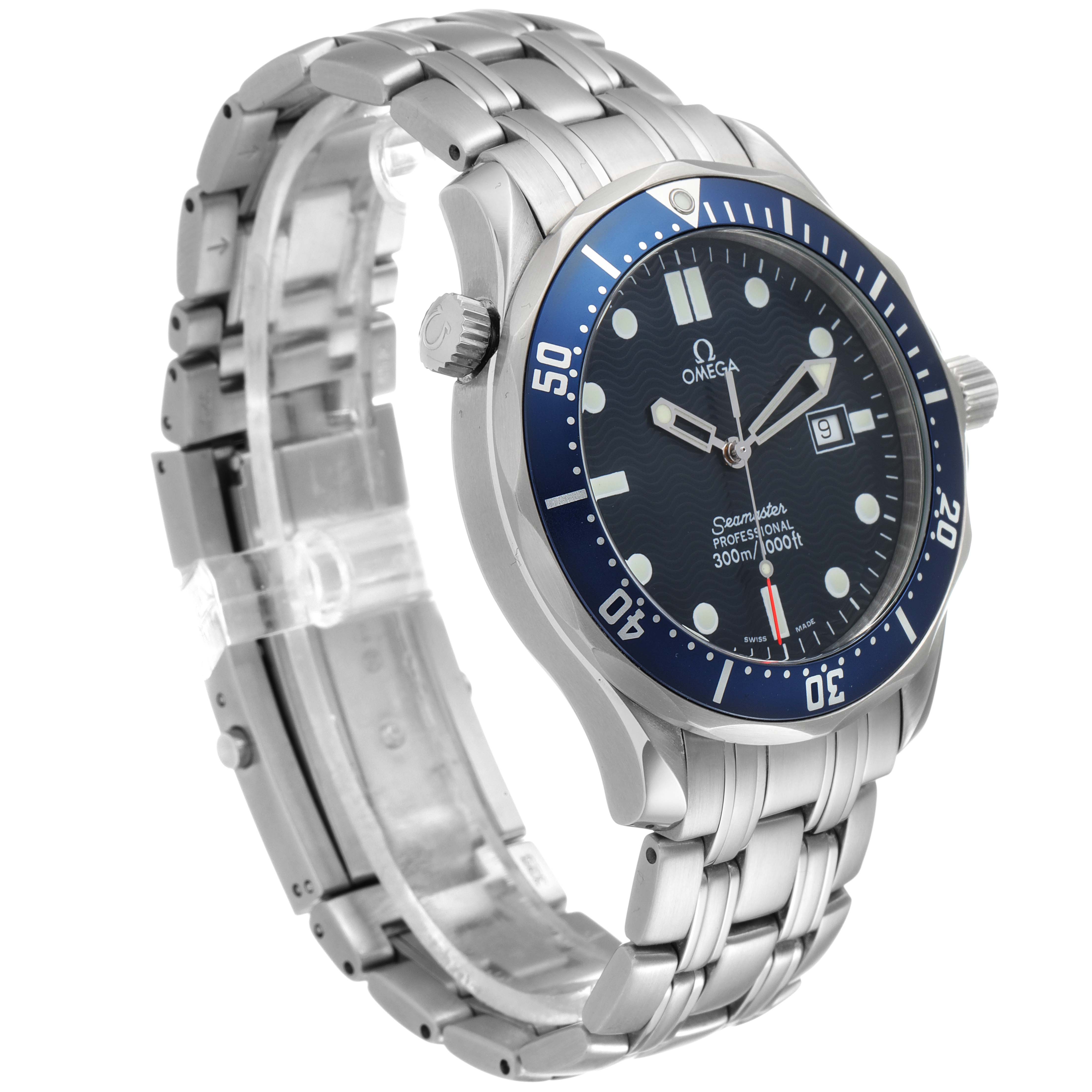 This image shows a side view of the Omega Seamaster 2541.80.00 Men
s Stainless Steel Blue Dial 2541.80.00 Men
s Stainless Steel Blue Dial watch, highlighting the face, bezel, and metal bracelet.