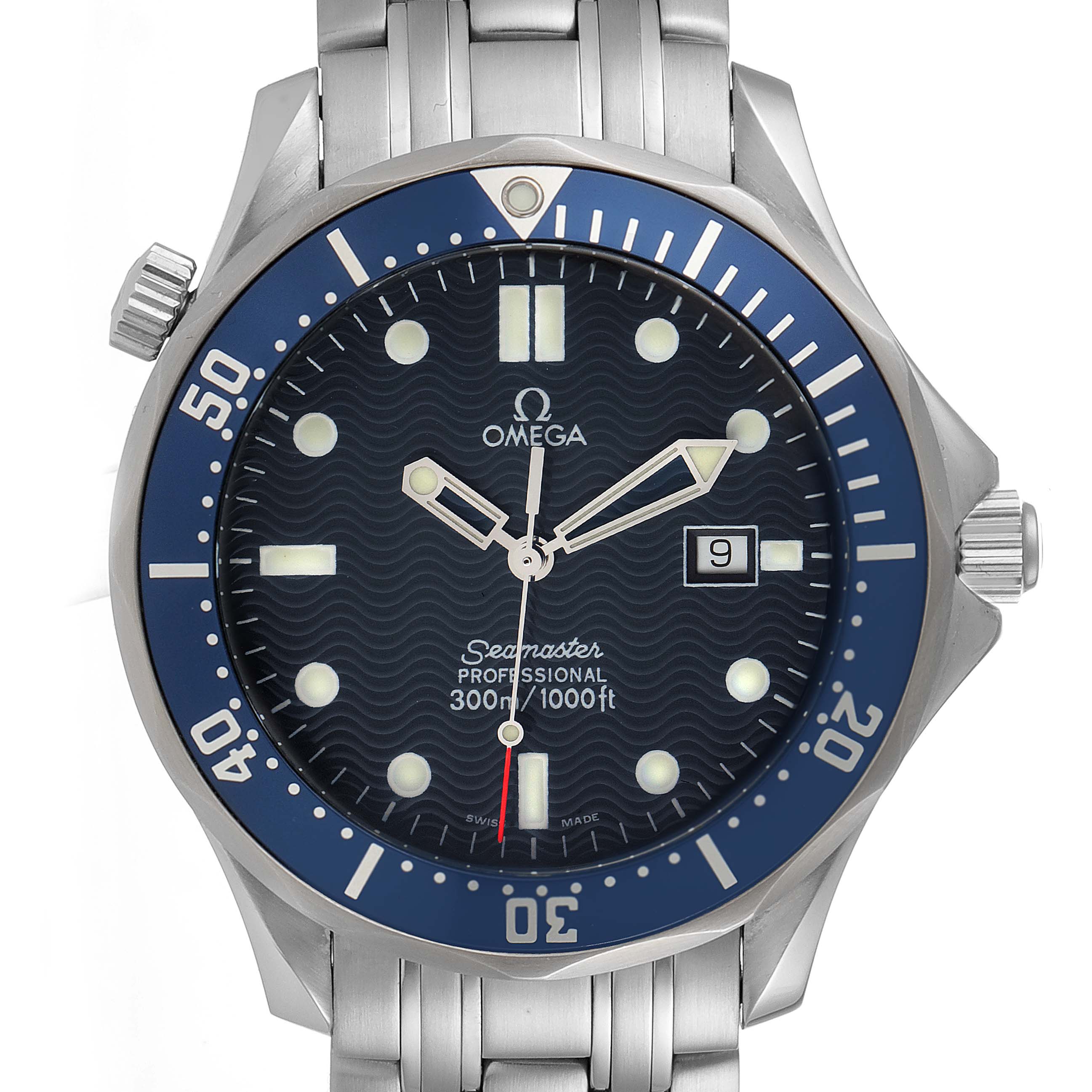 The image shows a front view of an Omega Seamaster 2541.80.00 Men
s Stainless Steel Blue Dial 2541.80.00 Men
s Stainless Steel Blue Dial watch, displaying its face, dial, bezel, and part of the bracelet.