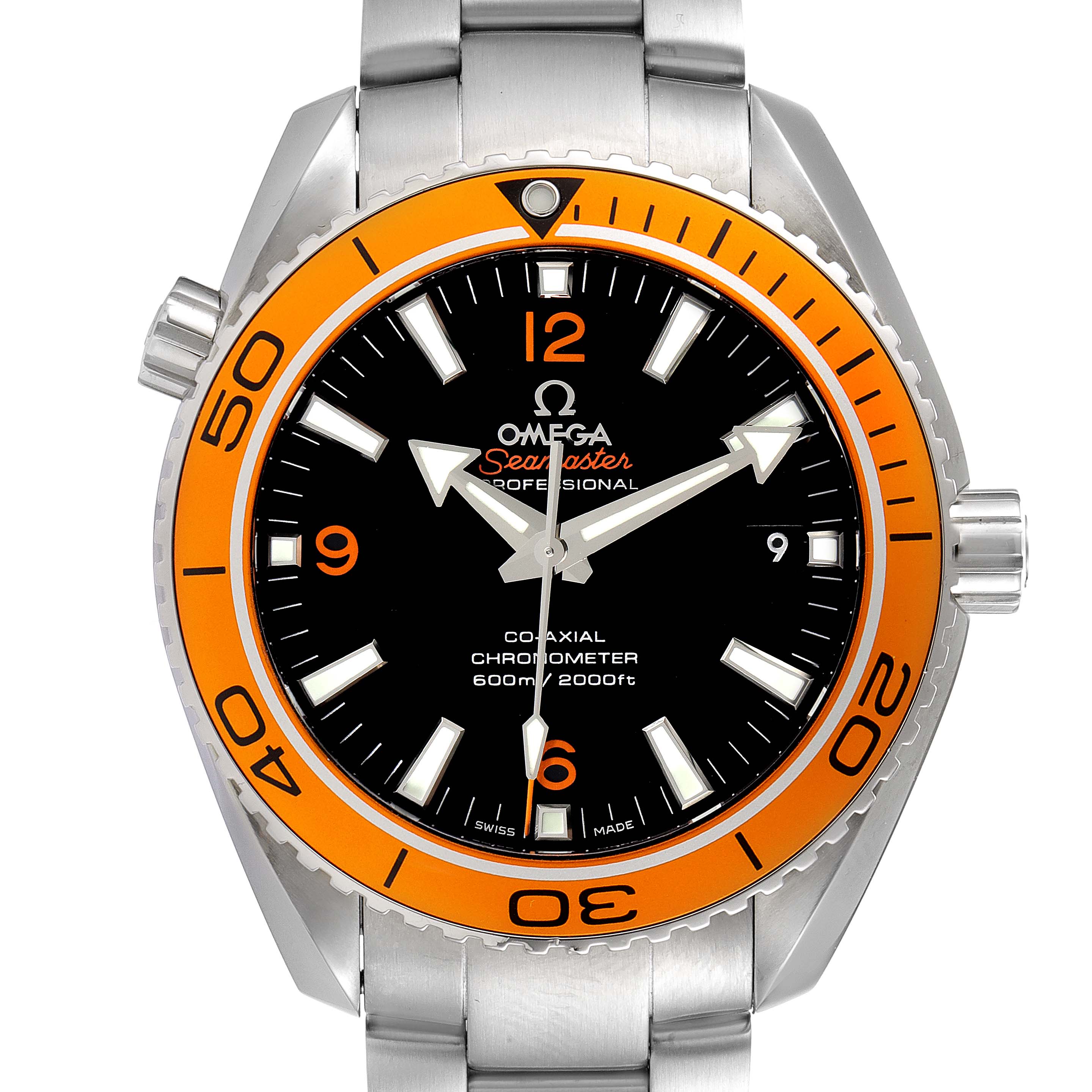 The image shows a frontal view of an Omega Planet Ocean 232.30.42.21.01.002 Men
s Stainless Steel Black Dial 232.30.42.21.01.002 Men
s Stainless Steel Black Dial watch, highlighting its orange bezel, black dial, and stainless steel bracelet.