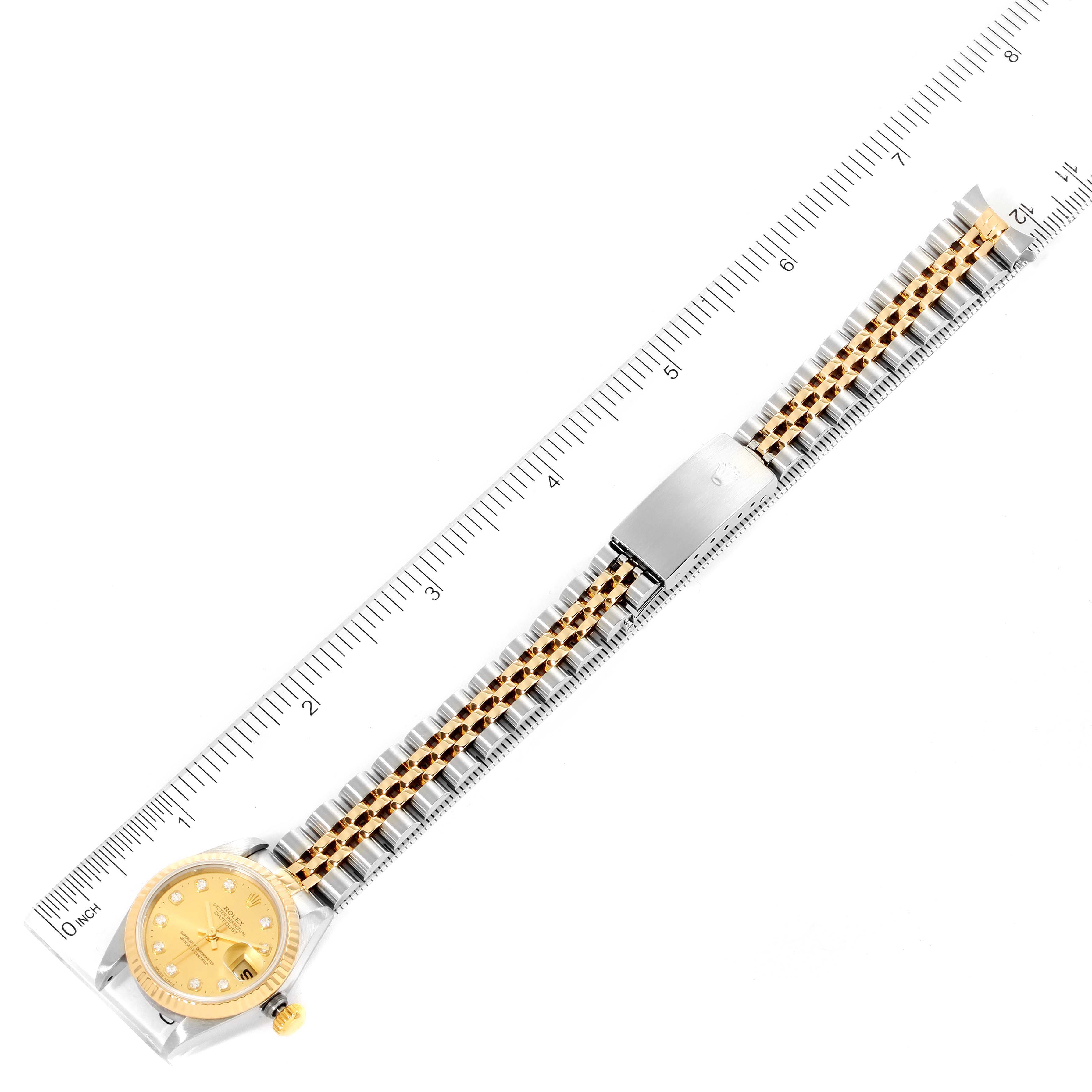 The image shows a full top-down view of a Rolex Datejust 69173 Women
s Steel and Gold (two tone) Champagne Dial 69173 Women
s Steel and Gold (two tone) Champagne Dial watch with a detailed focus on its two-tone bracelet and face.