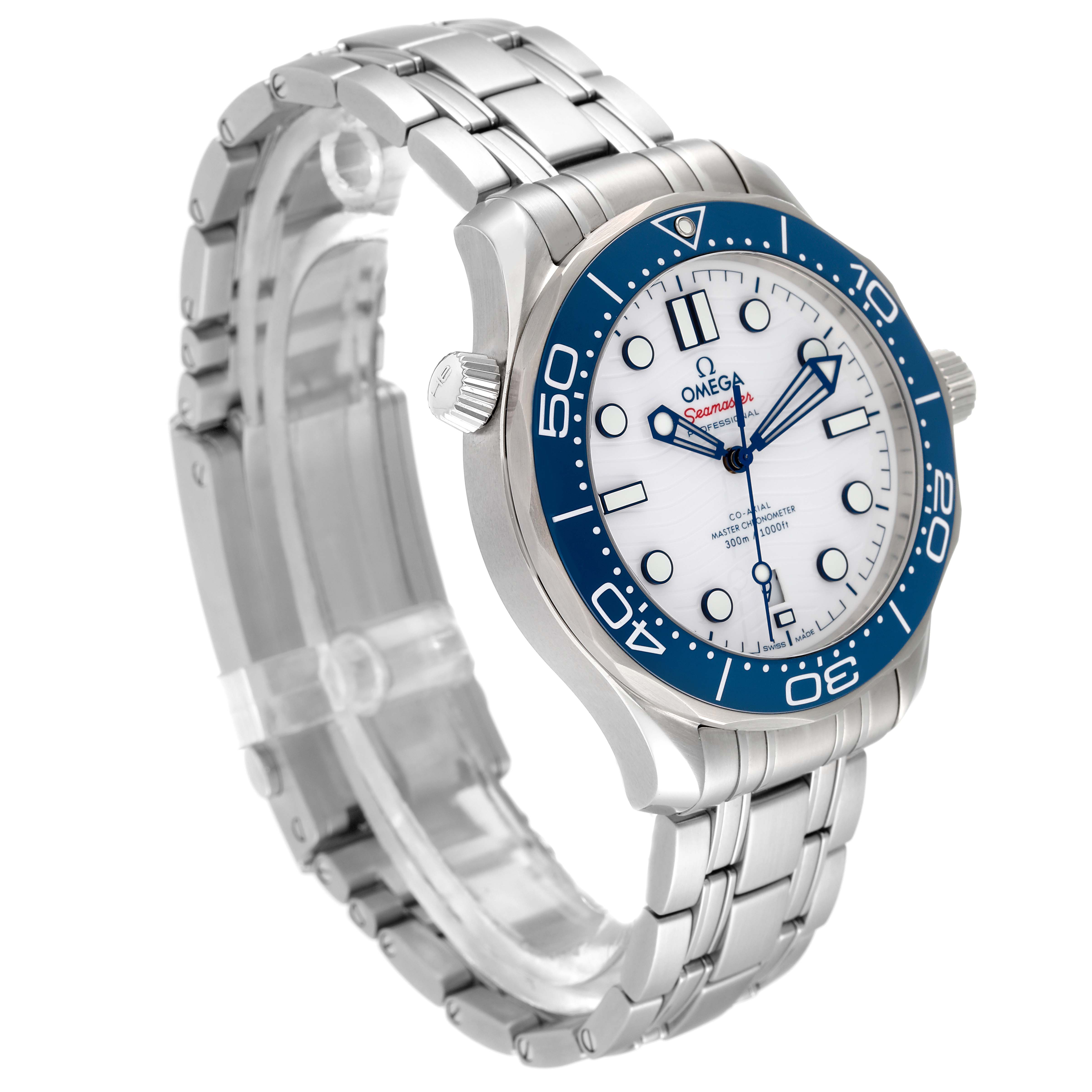 The Omega Seamaster 522.30.42.20.04.001 Men's Stainless Steel White Dial 522.30.42.20.04.001 Men's Stainless Steel White Dial watch is shown at an angle displaying the dial, blue bezel, stainless steel bracelet, and crown.