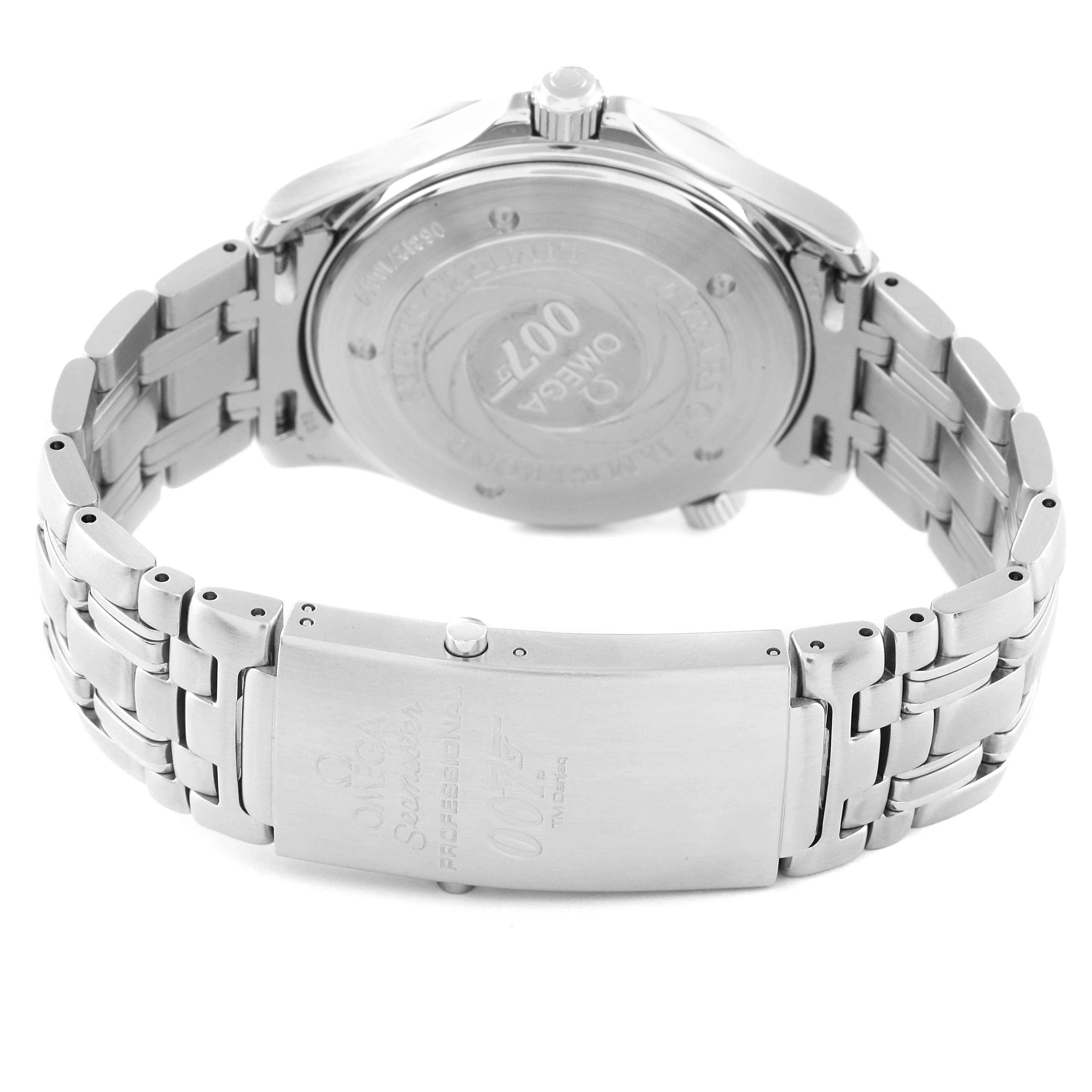 The image shows the back case and stainless steel bracelet of an Omega Seamaster 2537.80.00 Men's Stainless Steel Blue Dial 2537.80.00 Men's Stainless Steel Blue Dial watch.