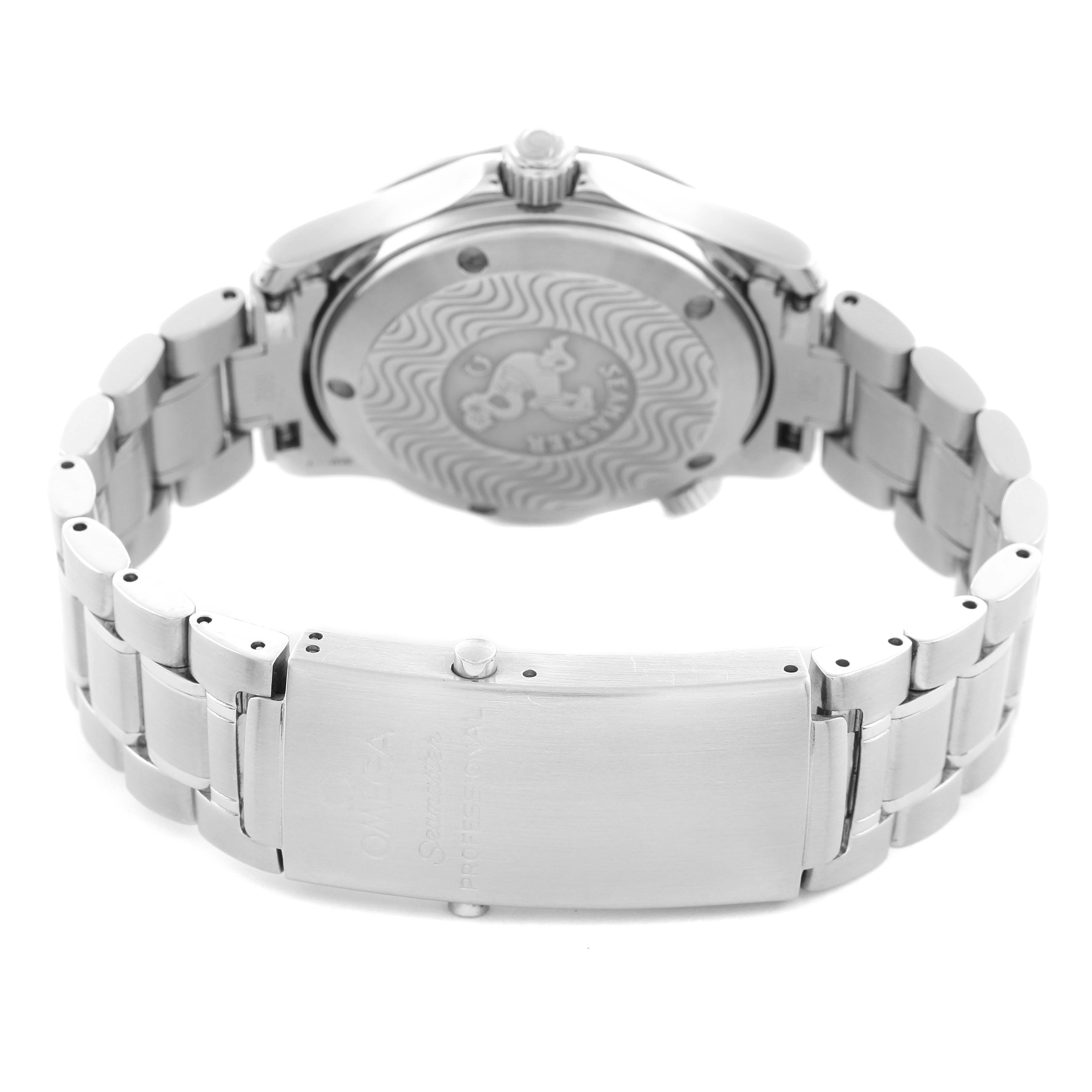 The image shows the back and bracelet of an Omega Seamaster 2252.50.00 Men
s Stainless Steel Black Dial 2252.50.00 Men
s Stainless Steel Black Dial watch, highlighting the clasp and case back with its engraved design.