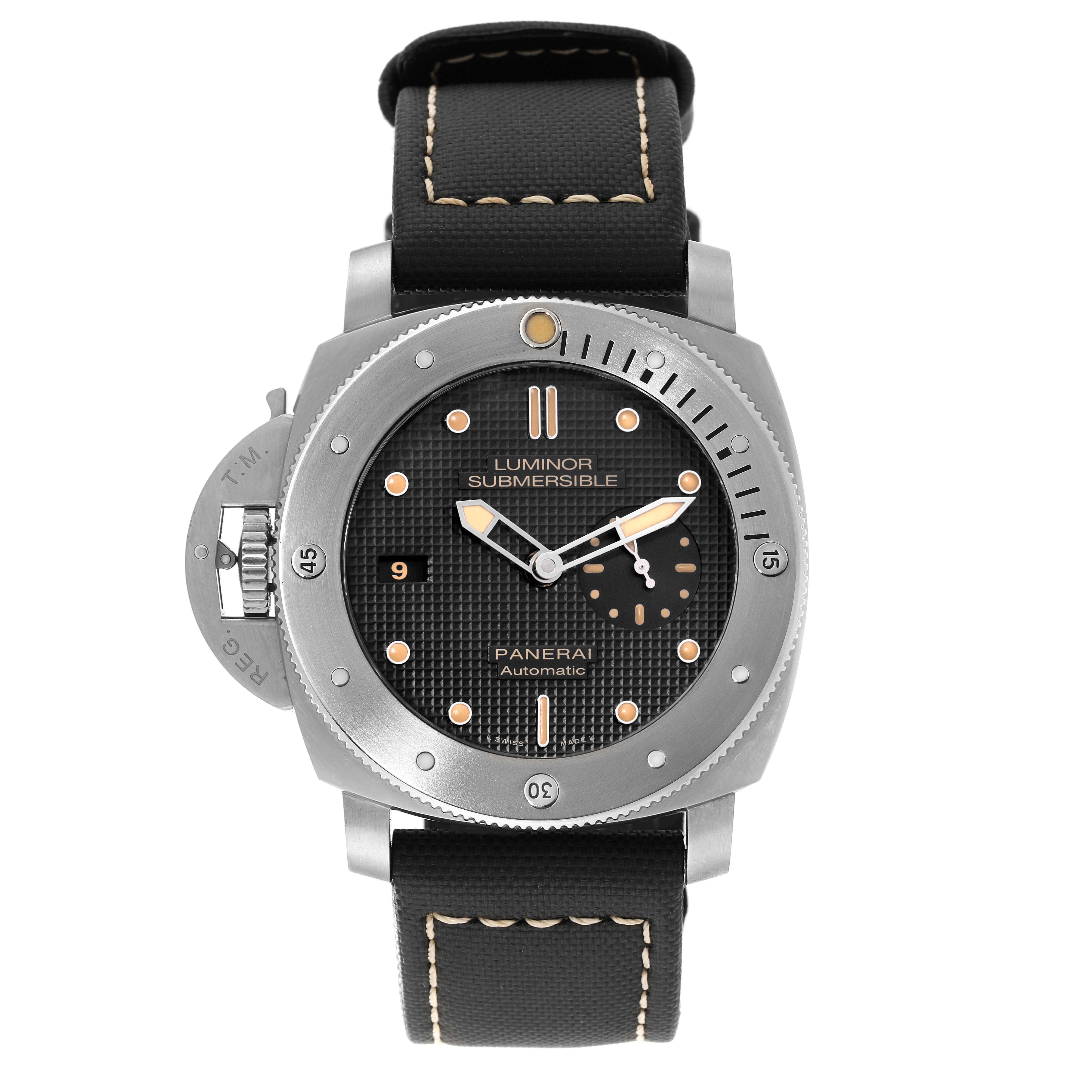 The image shows a front-facing view of the Panerai Luminor Submersible watch, detailing its bezel, dial, hands, and strap.