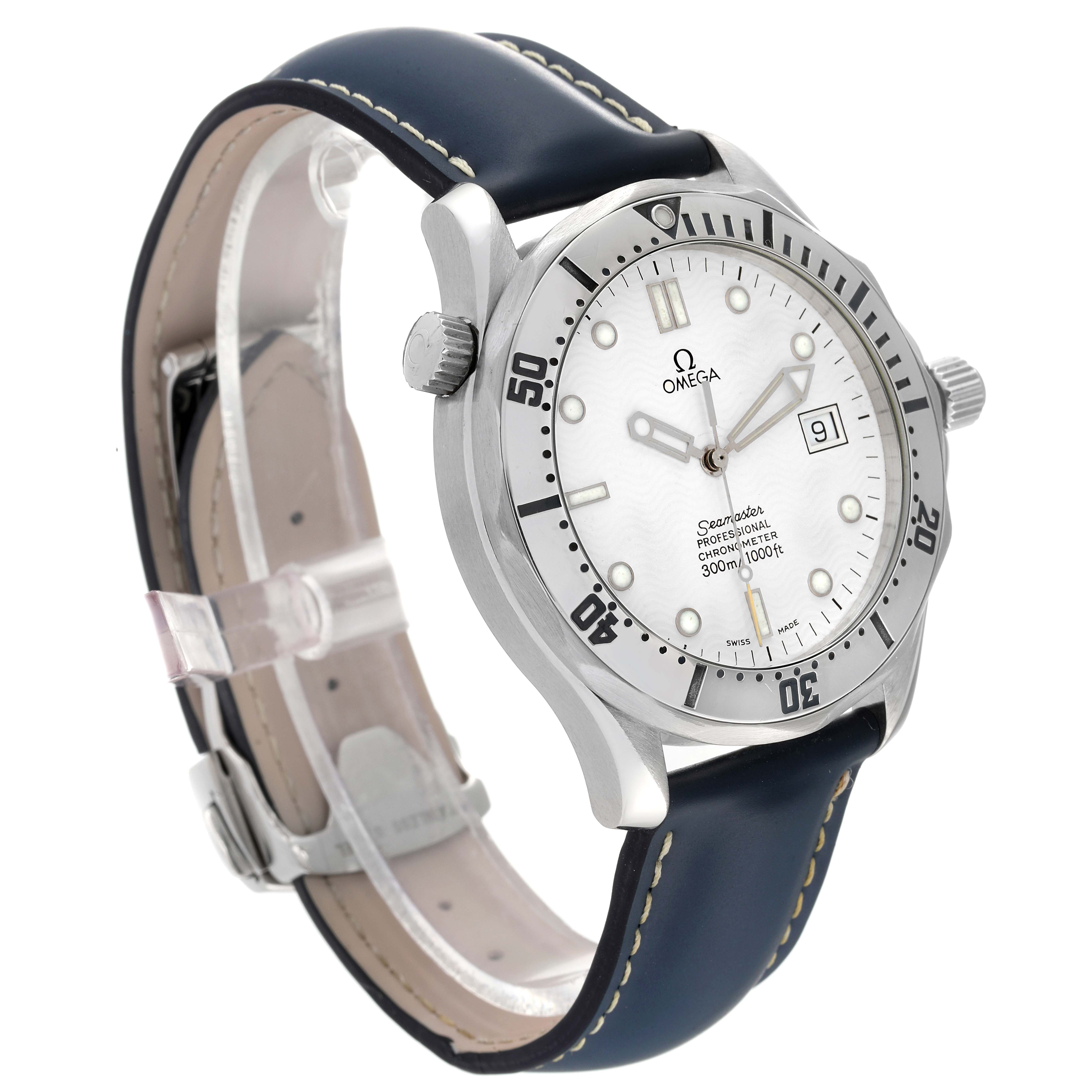 This Omega Seamaster 2532.20.00 Men's Stainless Steel White Dial 2532.20.00 Men's Stainless Steel White Dial watch is shown at a diagonal angle, highlighting the face, bezel, crown, and silicone strap.