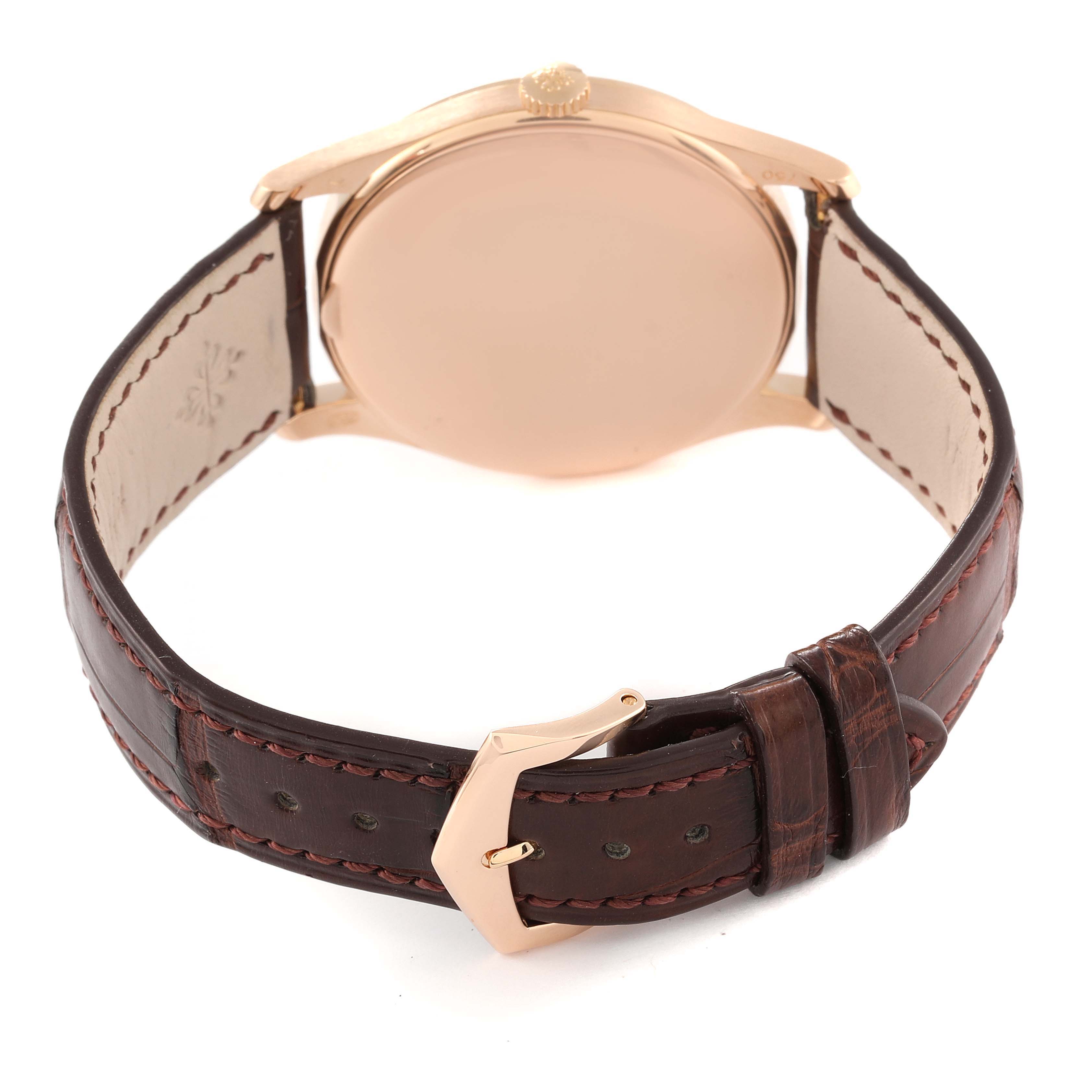The image shows the back view of a Patek Philippe Calatrava 5196R Men
s Rose Gold Silver Dial 5196R Men
s Rose Gold Silver Dial watch, featuring its leather strap and buckle.