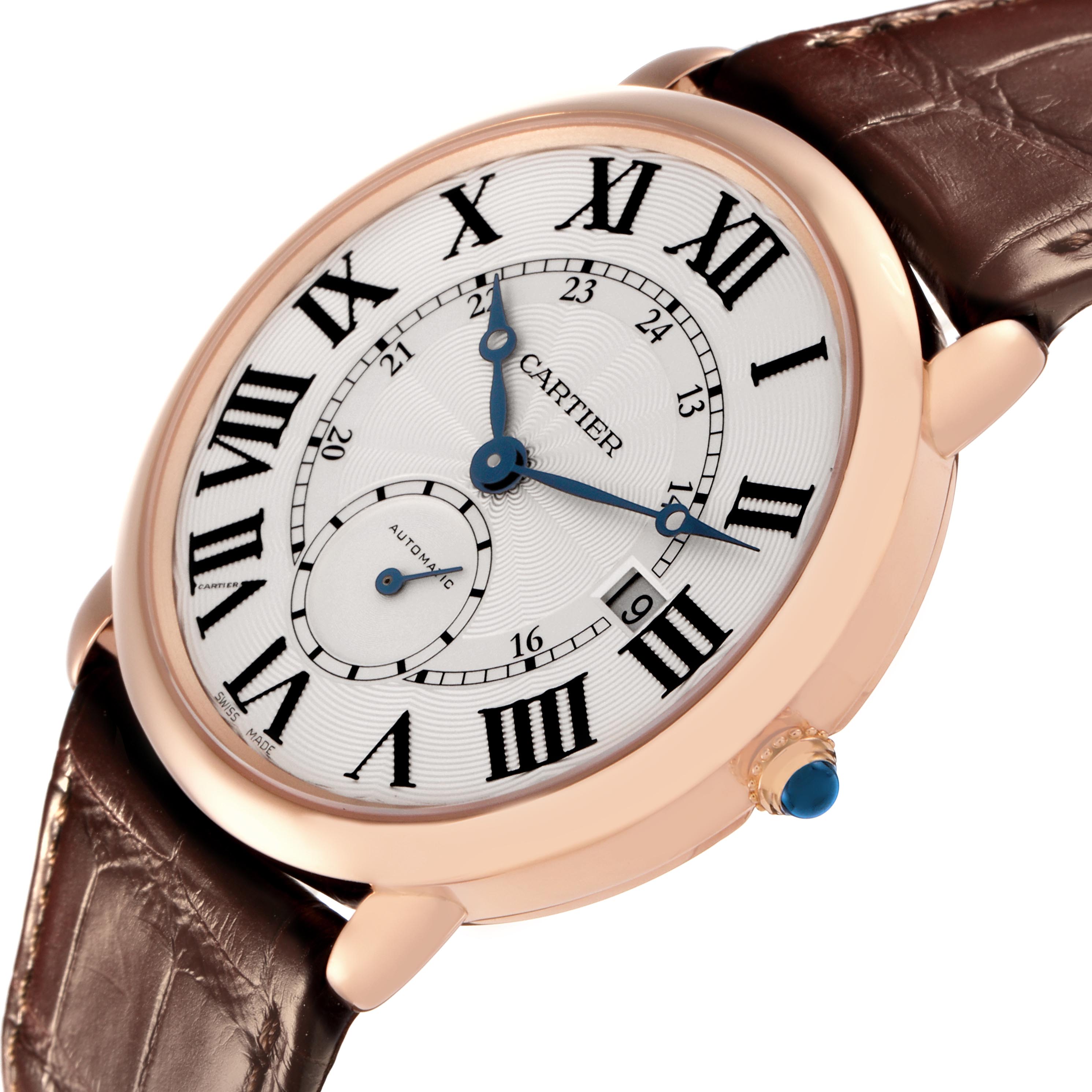 The Cartier Ronde W6801005 Men
s Rose Gold Silver Dial W6801005 Men
s Rose Gold Silver Dial watch is shown at a slight angle highlighting the dial, Roman numerals, blued hands, and a leather strap.