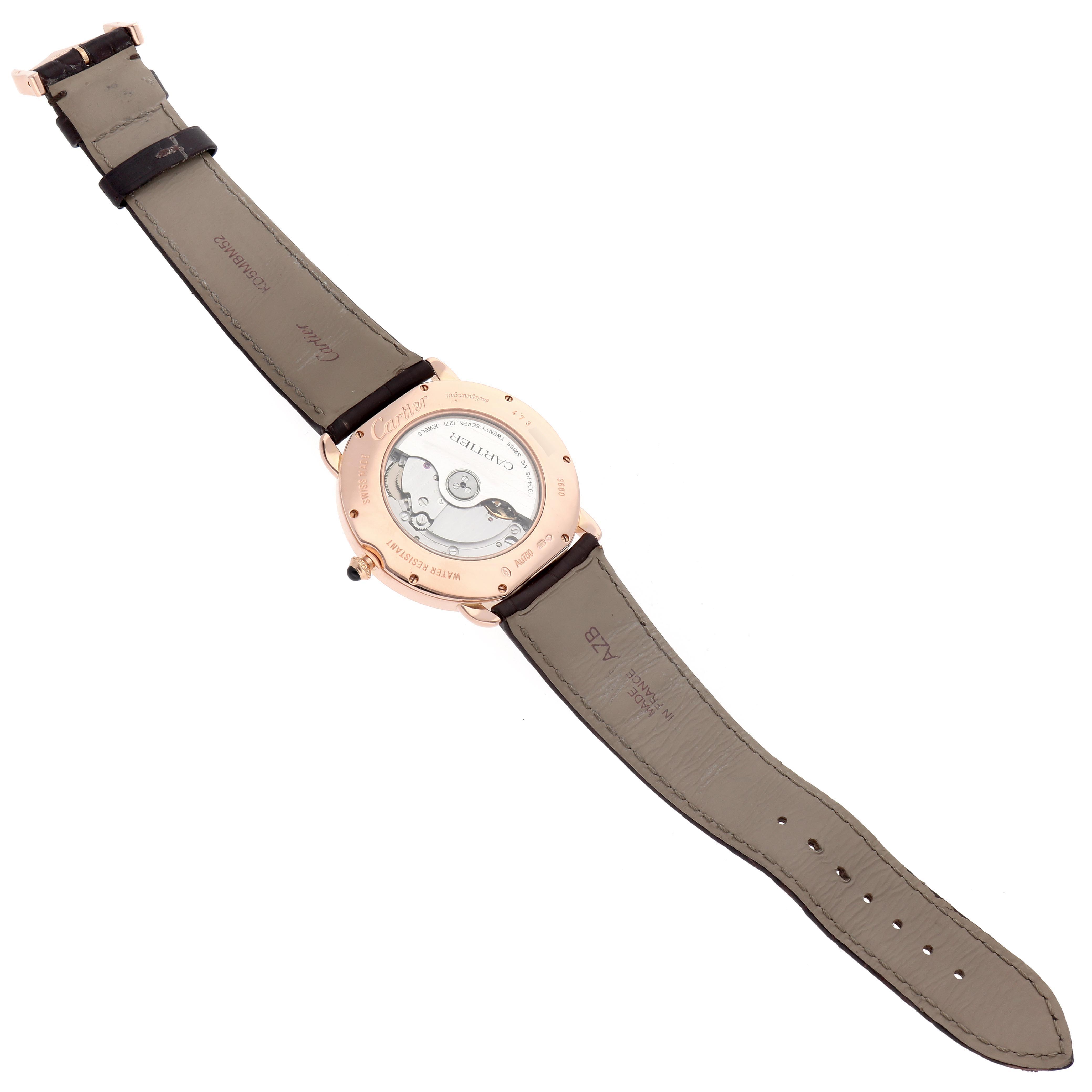 The image shows the back of the Cartier Ronde W6801005 Men
s Rose Gold Silver Dial W6801005 Men
s Rose Gold Silver Dial model watch, displaying its movement and leather strap.