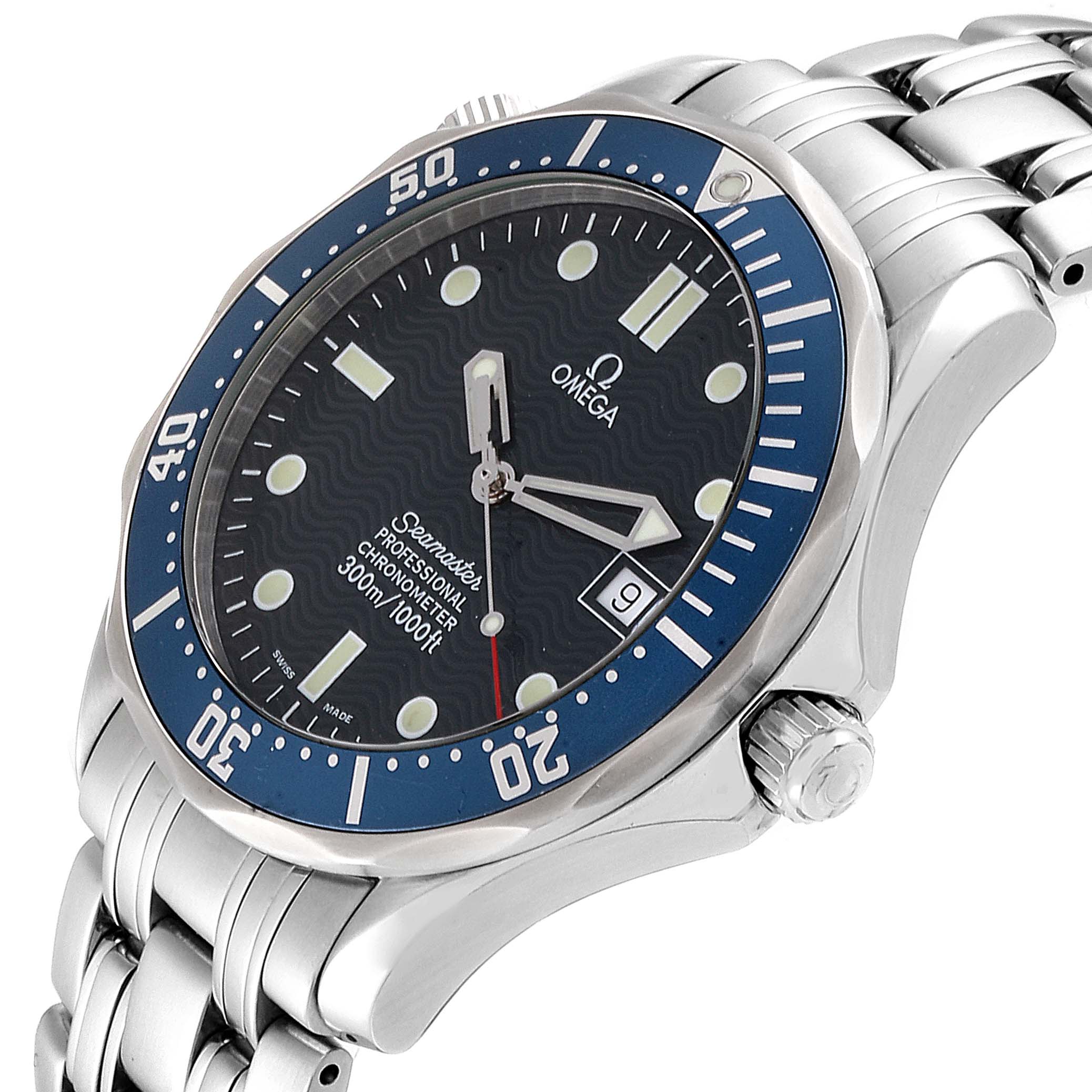 This is an angled view of an Omega Seamaster 2531.80.00 Men
s Stainless Steel Blue Dial 2531.80.00 Men
s Stainless Steel Blue Dial watch, showing the face, bezel, crown, bracelet, and lugs.