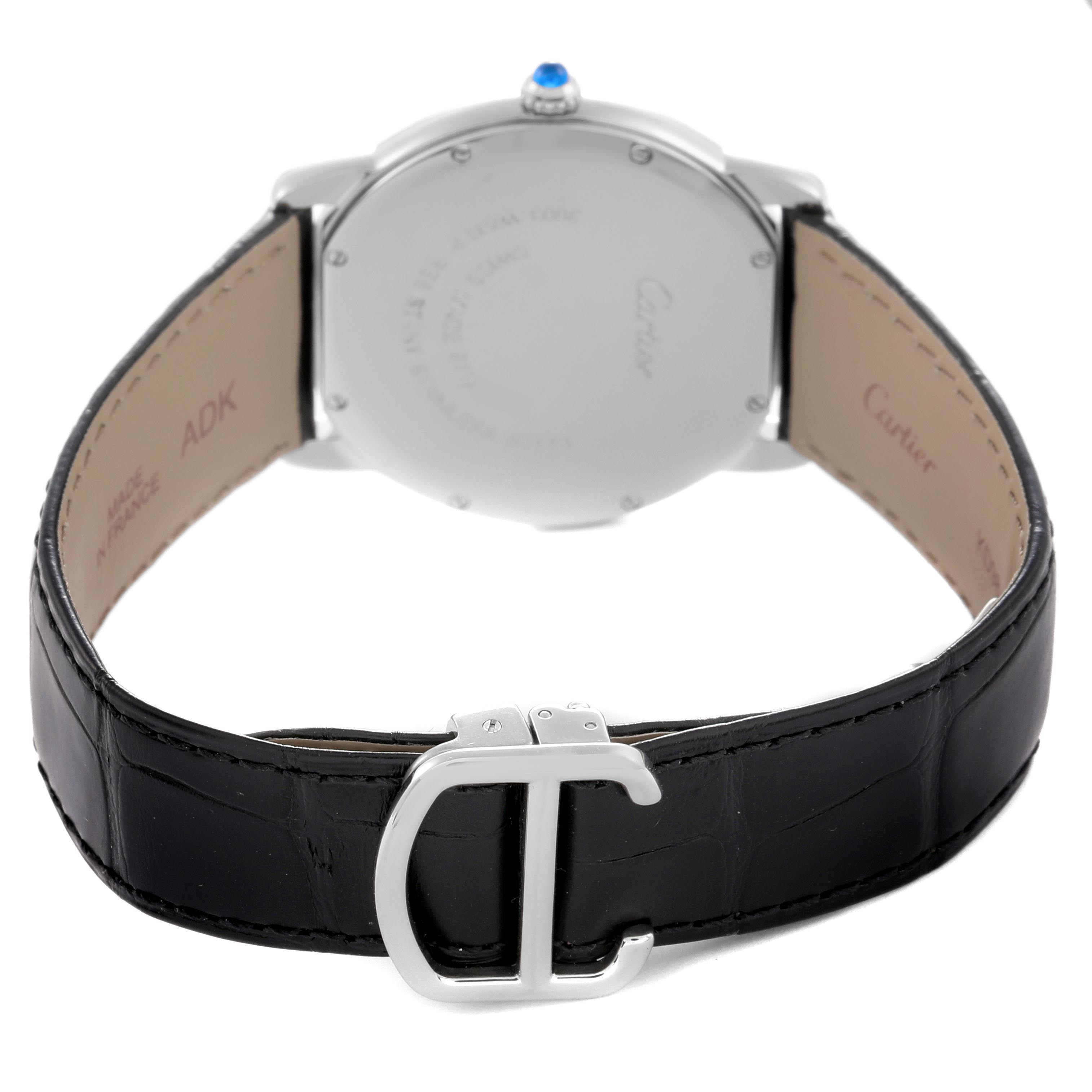 The image shows the back of a Cartier Ronde W6700255 Men
s Stainless Steel Silver Dial W6700255 Men
s Stainless Steel Silver Dial watch, featuring its leather strap and clasp.