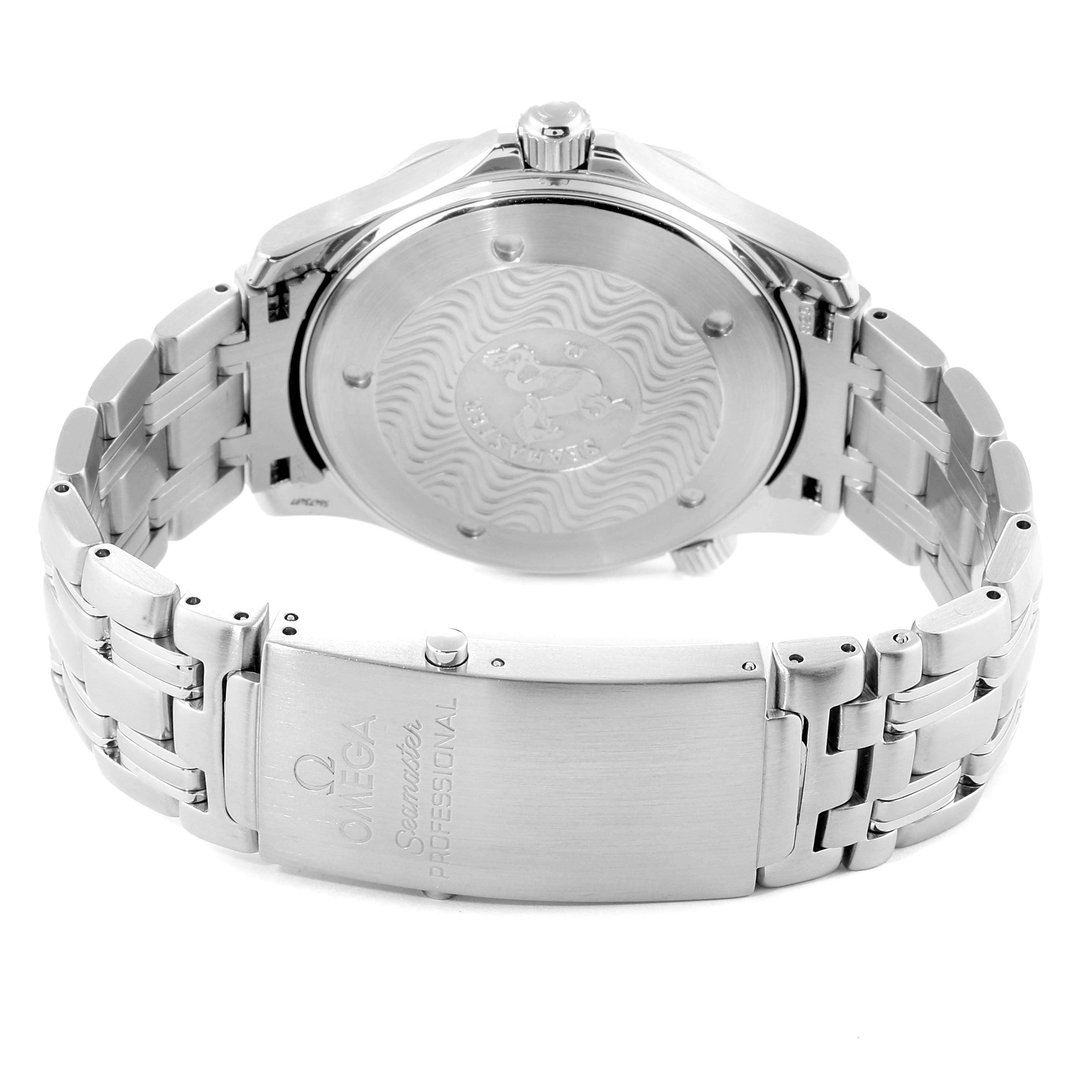 The image shows the back and bracelet of the Omega Seamaster 2542.80.00 Men
s Stainless Steel Blue Dial 2542.80.00 Men
s Stainless Steel Blue Dial watch, highlighting its case back design and clasp.