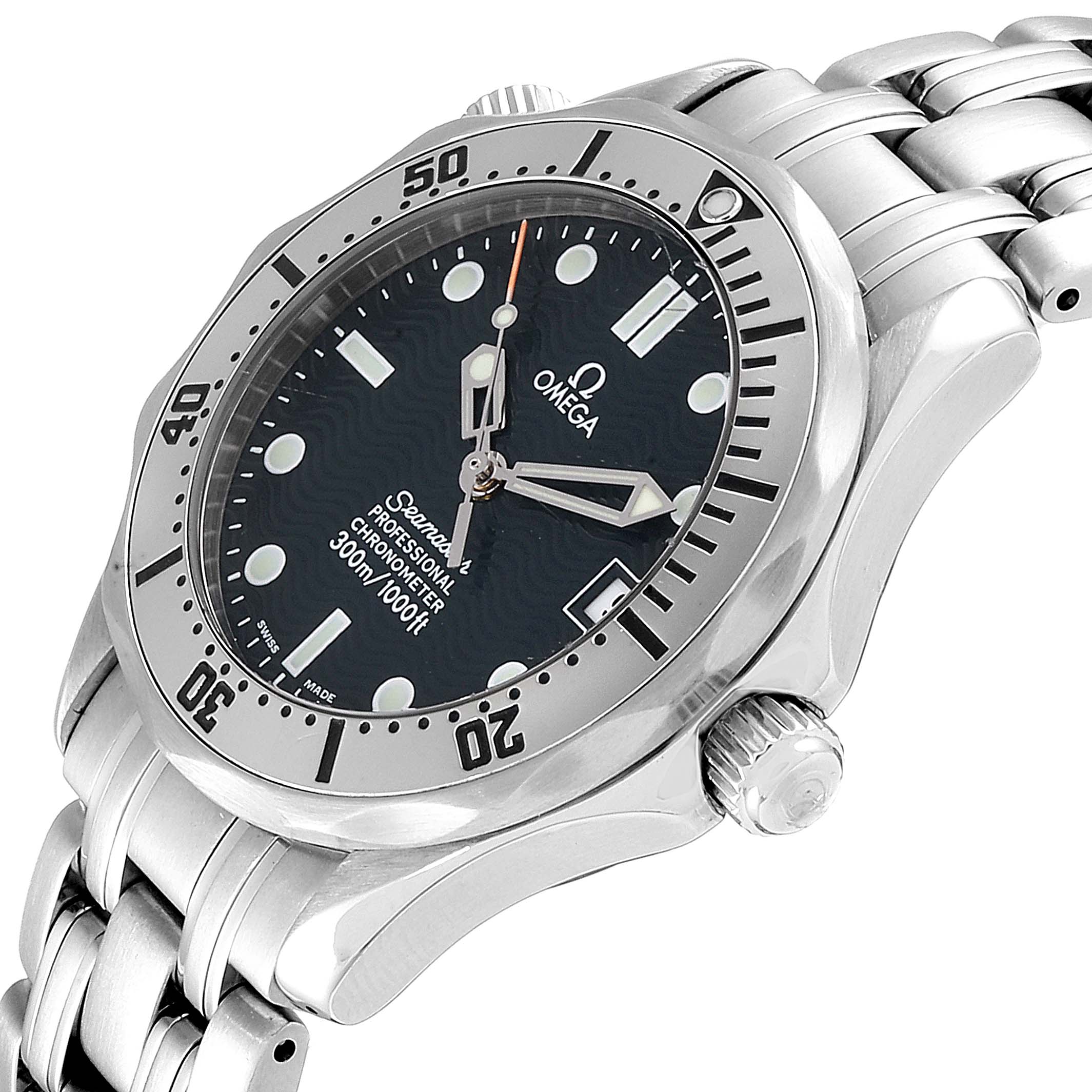 The image shows a close-up of the Omega Seamaster 2552.80.00 Men
s Stainless Steel Blue Dial 2552.80.00 Men
s Stainless Steel Blue Dial watch at an angle that highlights the dial, bezel, crown, and part of the bracelet.