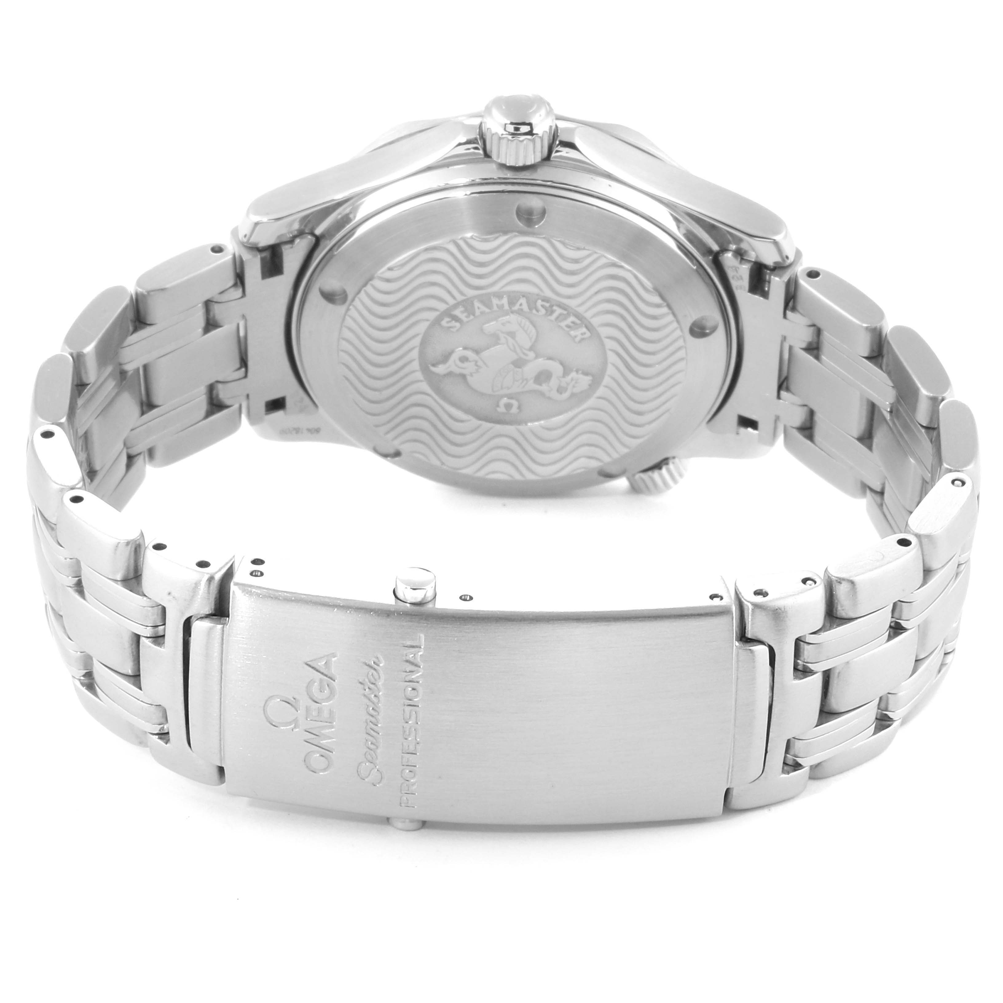 The image shows the back and clasp of the Omega Seamaster 2552.80.00 Men
s Stainless Steel Blue Dial 2552.80.00 Men
s Stainless Steel Blue Dial watch, highlighting its engravings and stainless steel bracelet.