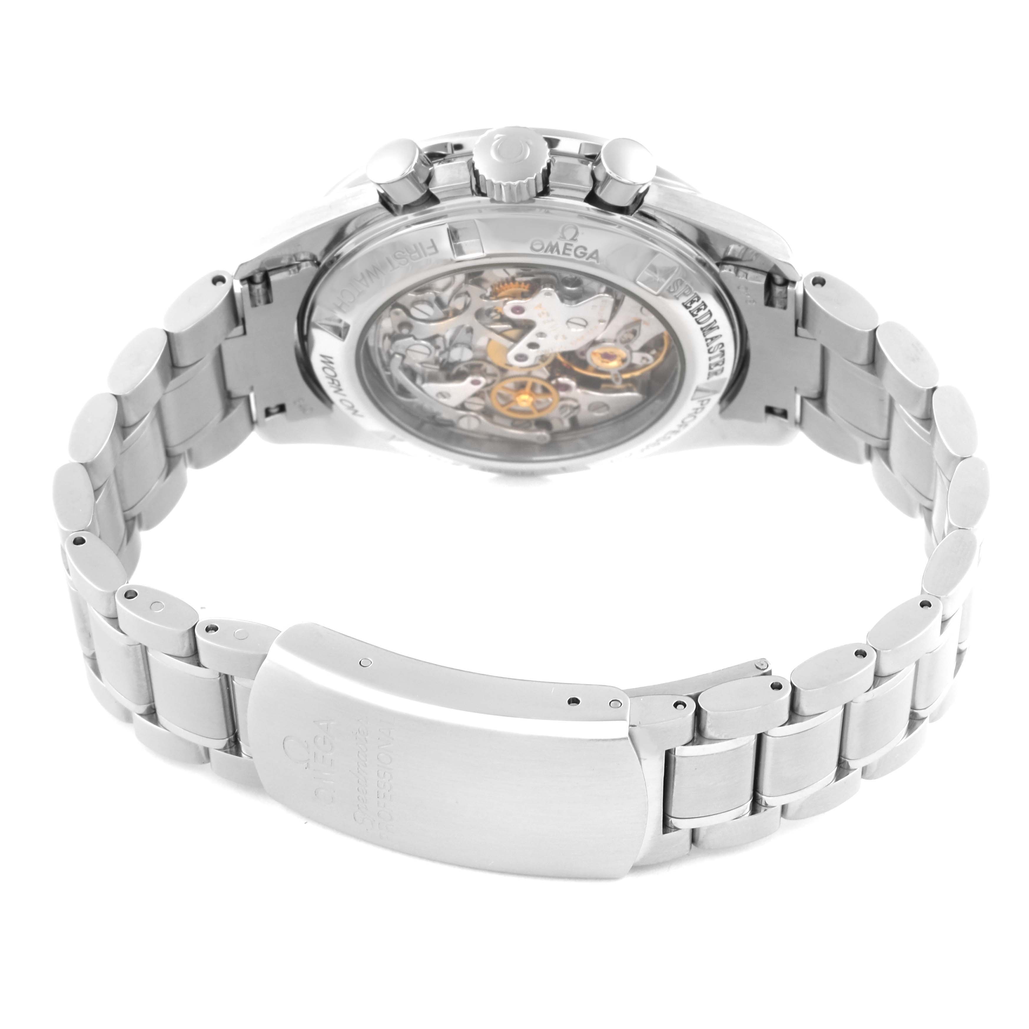 The image shows the back case and bracelet of an Omega Speedmaster 3572.50.00 Men
s Stainless Steel Black Dial 3572.50.00 Men
s Stainless Steel Black Dial watch, highlighting its movement.