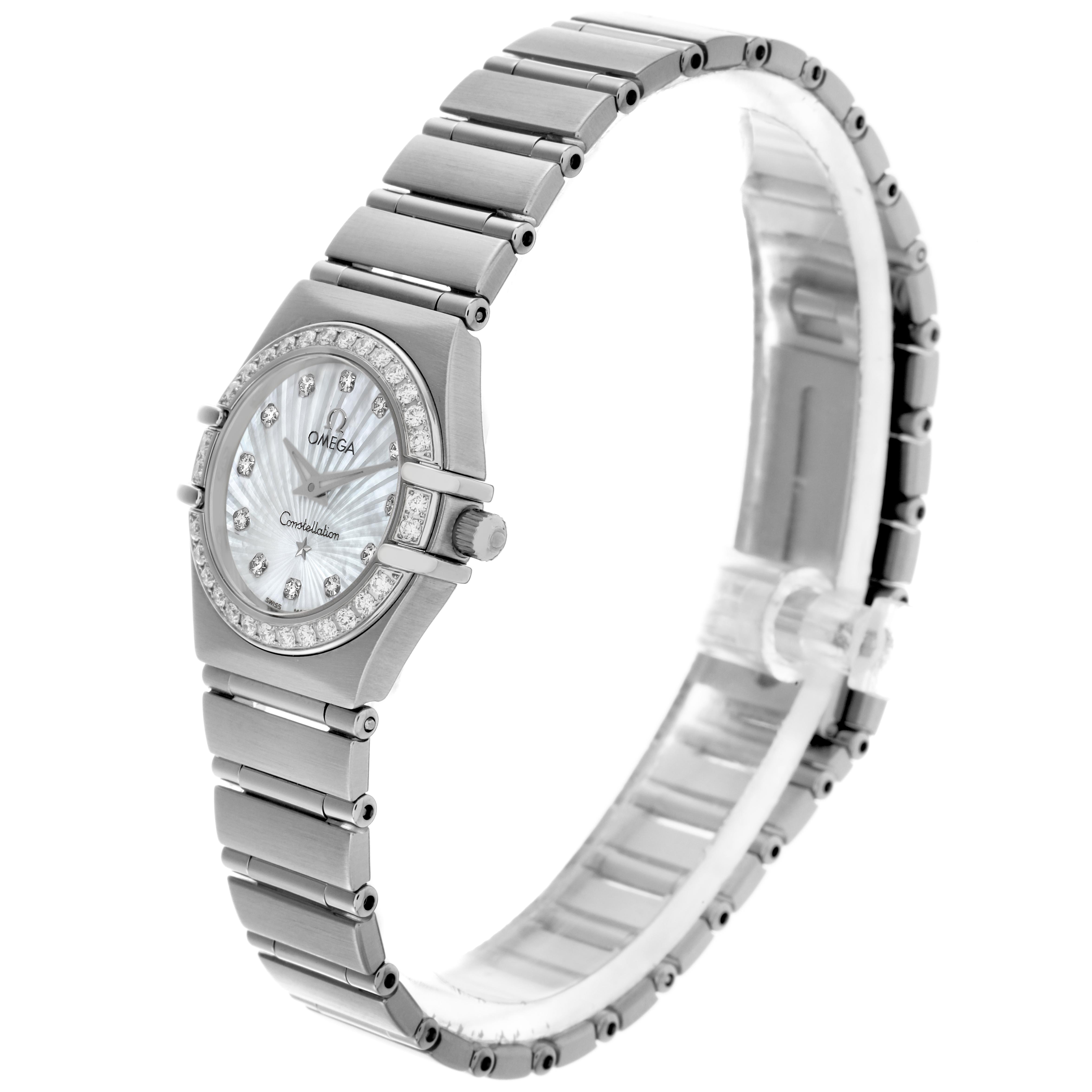 The Omega 111.15.23.60.55.001 Women
s Stainless Steel Mother of Pearl Dial 111.15.23.60.55.001 Women
s Stainless Steel Mother of Pearl Dial Constellation 1475.71.00 watch is shown at an angled side view, highlighting the case, bracelet, and dial.