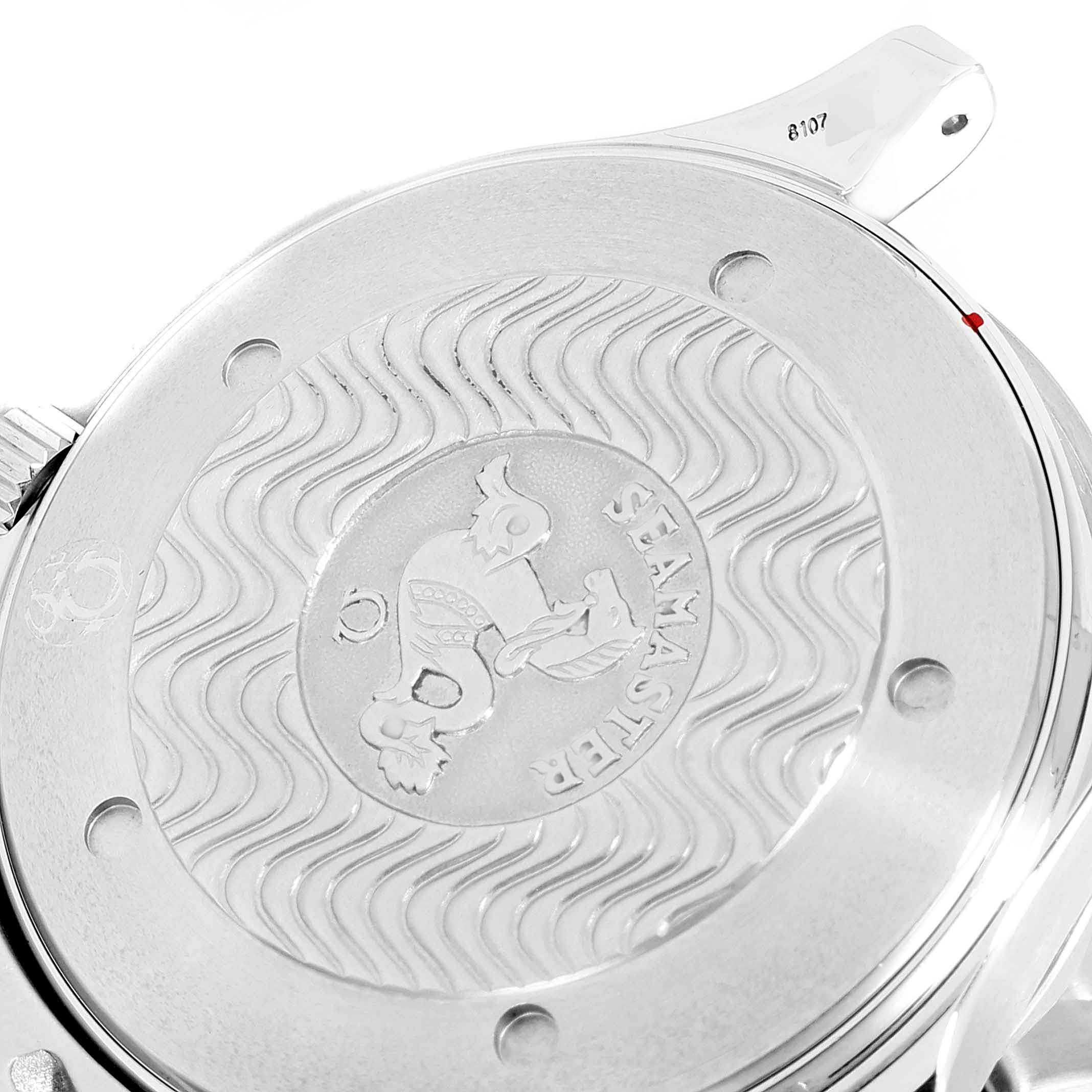 This image shows the case back of the Omega Seamaster 2531.80.00 Men
s Stainless Steel Blue Dial 2531.80.00 Men
s Stainless Steel Blue Dial watch, highlighting the engraved design and wave pattern.