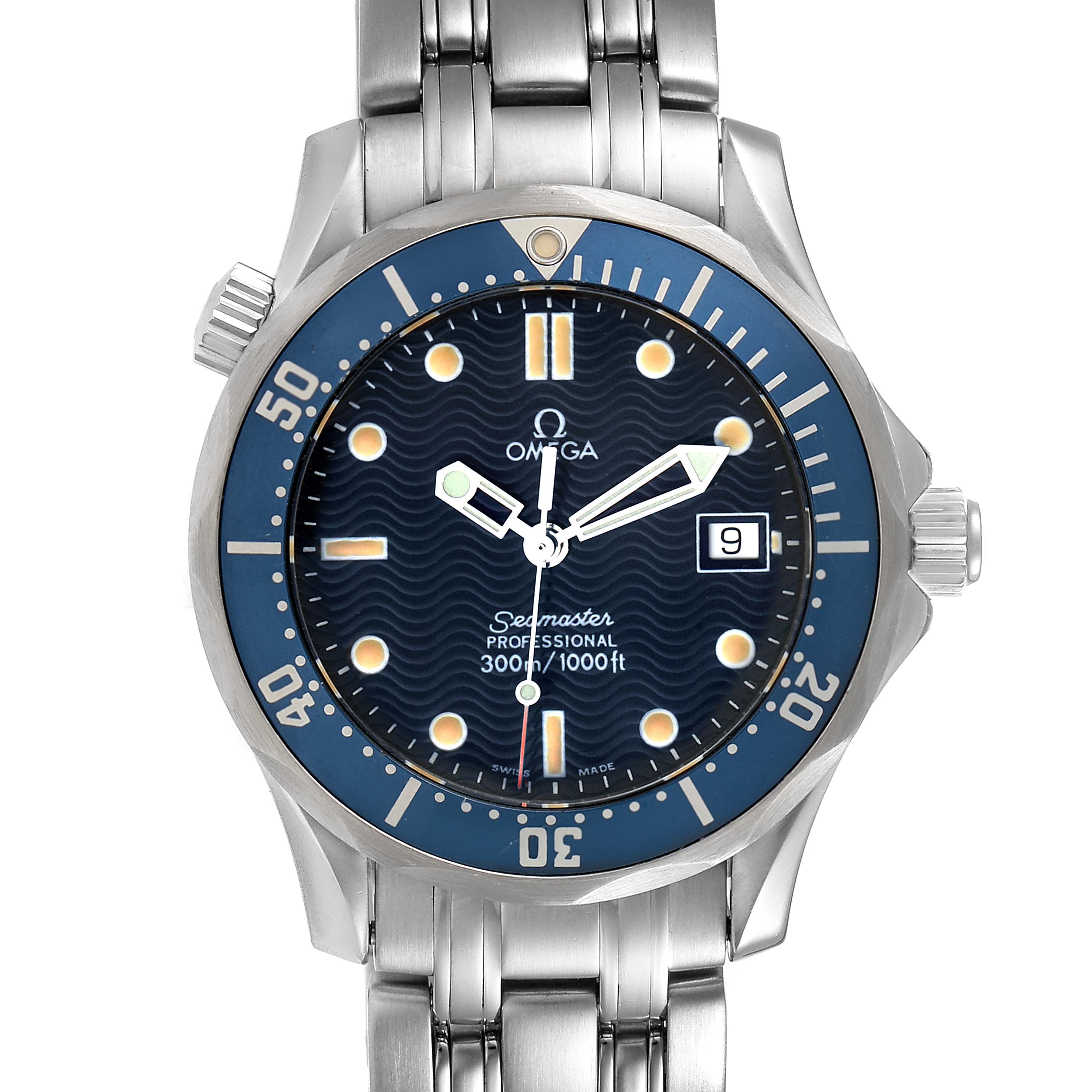 This image shows a front view of the Omega Seamaster 2561.80.00 Men
s Stainless Steel Blue Dial 2561.80.00 Men
s Stainless Steel Blue Dial watch, highlighting the dial, bezel, hands, and metal bracelet.