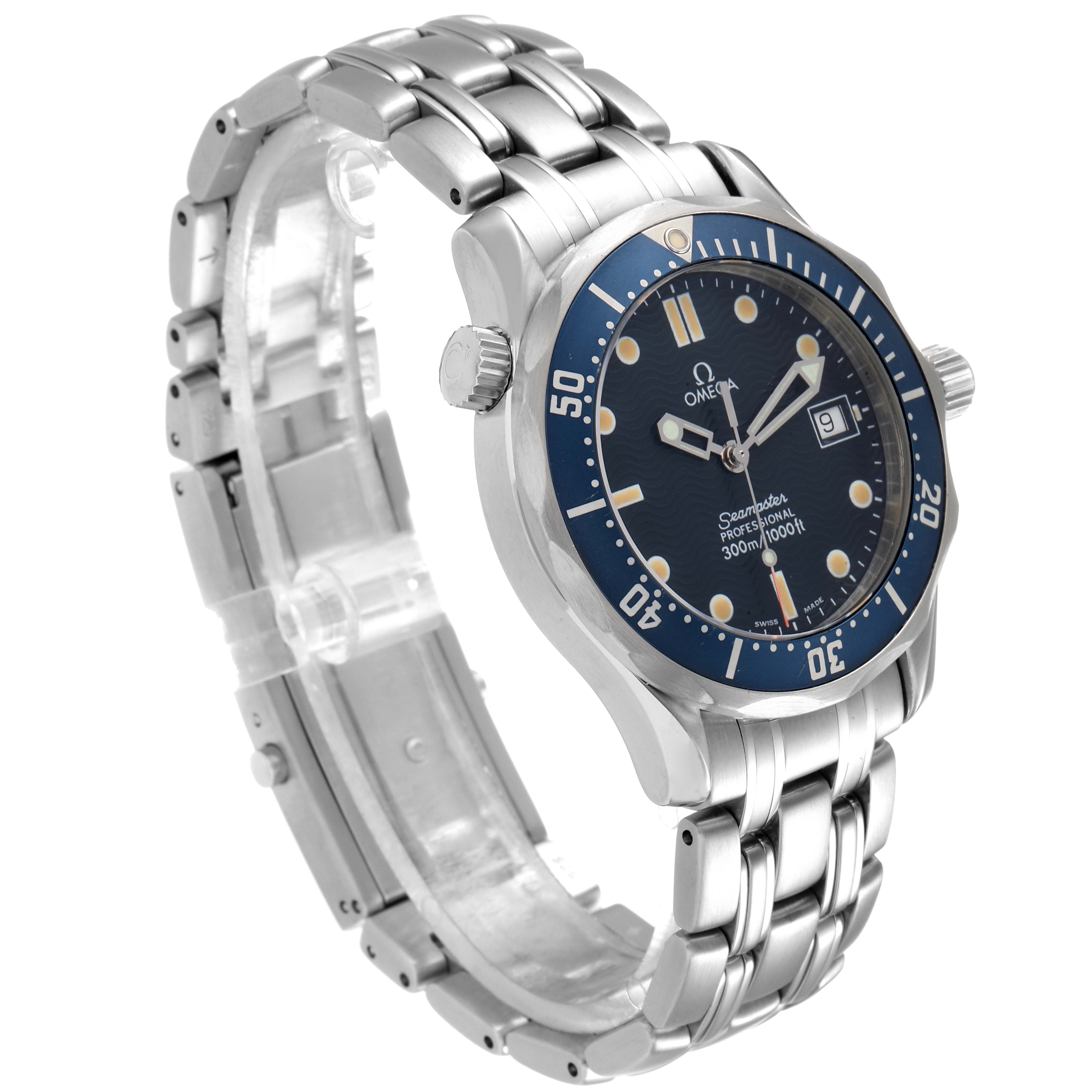 This image shows an Omega Seamaster 2561.80.00 Men
s Stainless Steel Blue Dial 2561.80.00 Men
s Stainless Steel Blue Dial watch angled to display the face, bezel, crown, and metal bracelet.