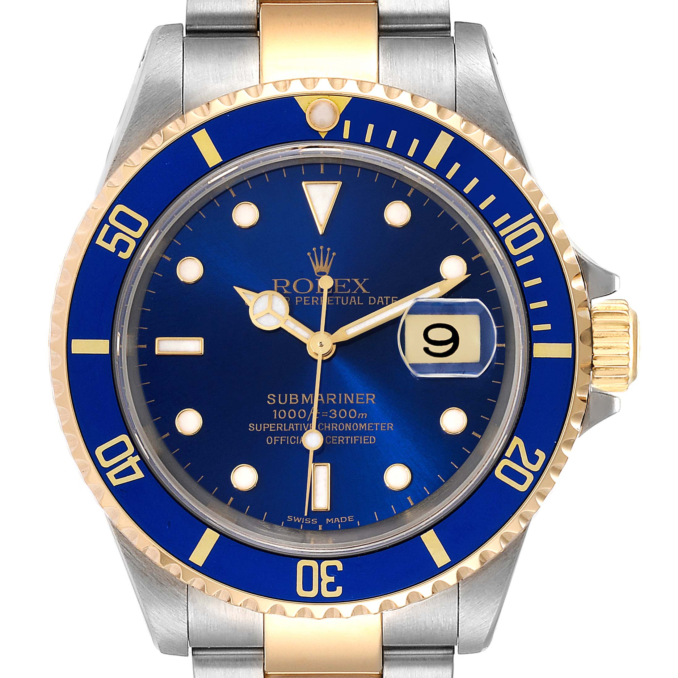 This image shows a front view of the Rolex Submariner 16613 Men
s Steel and Gold (two tone) Blue Dial 16613 Men
s Steel and Gold (two tone) Blue Dial watch, highlighting its blue dial, date display, and two-tone metal bracelet.