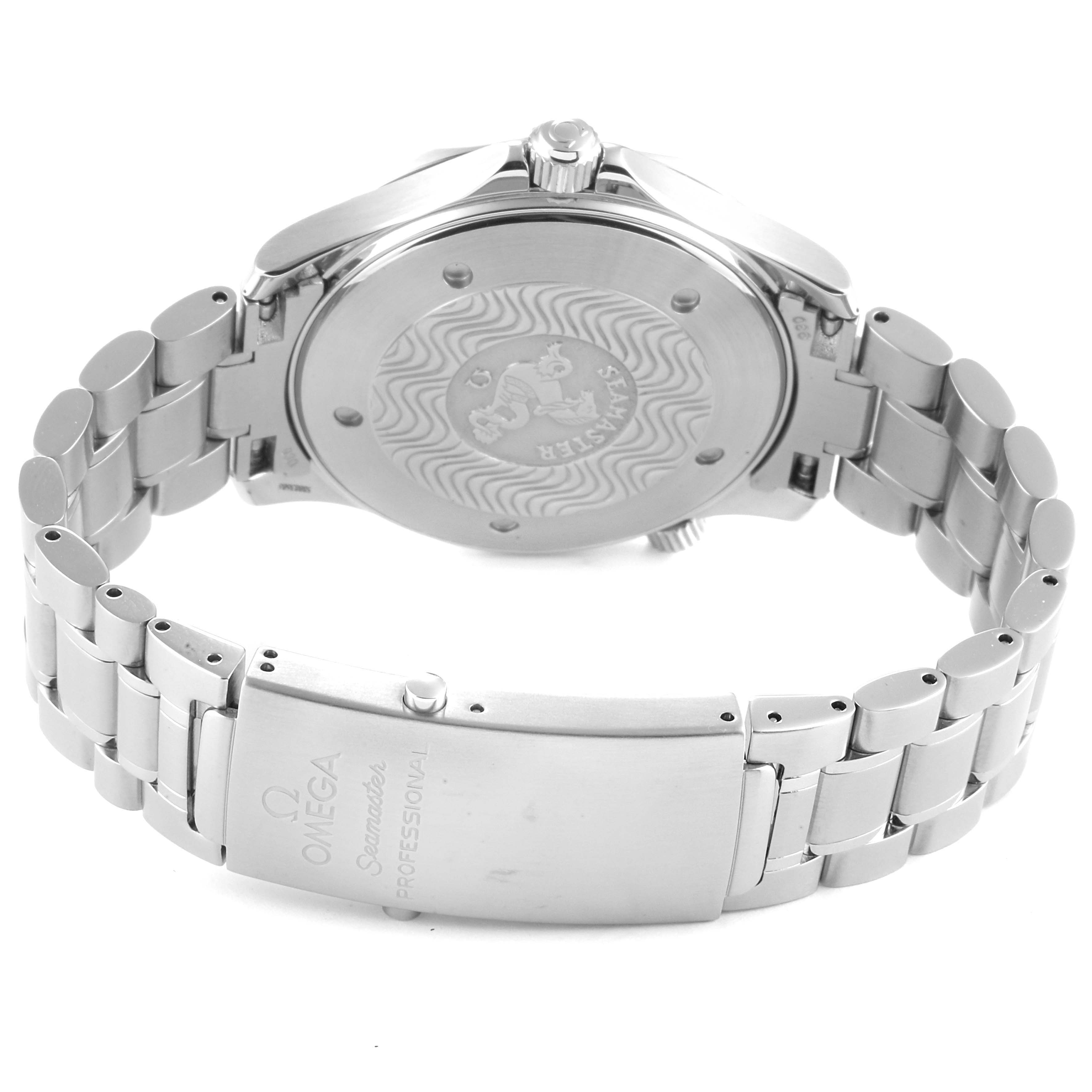 This is an image of the Omega Seamaster 2265.80.00 Men
s Stainless Steel Blue Dial 2265.80.00 Men
s Stainless Steel Blue Dial watch showing its stainless steel bracelet and the detailed case back.