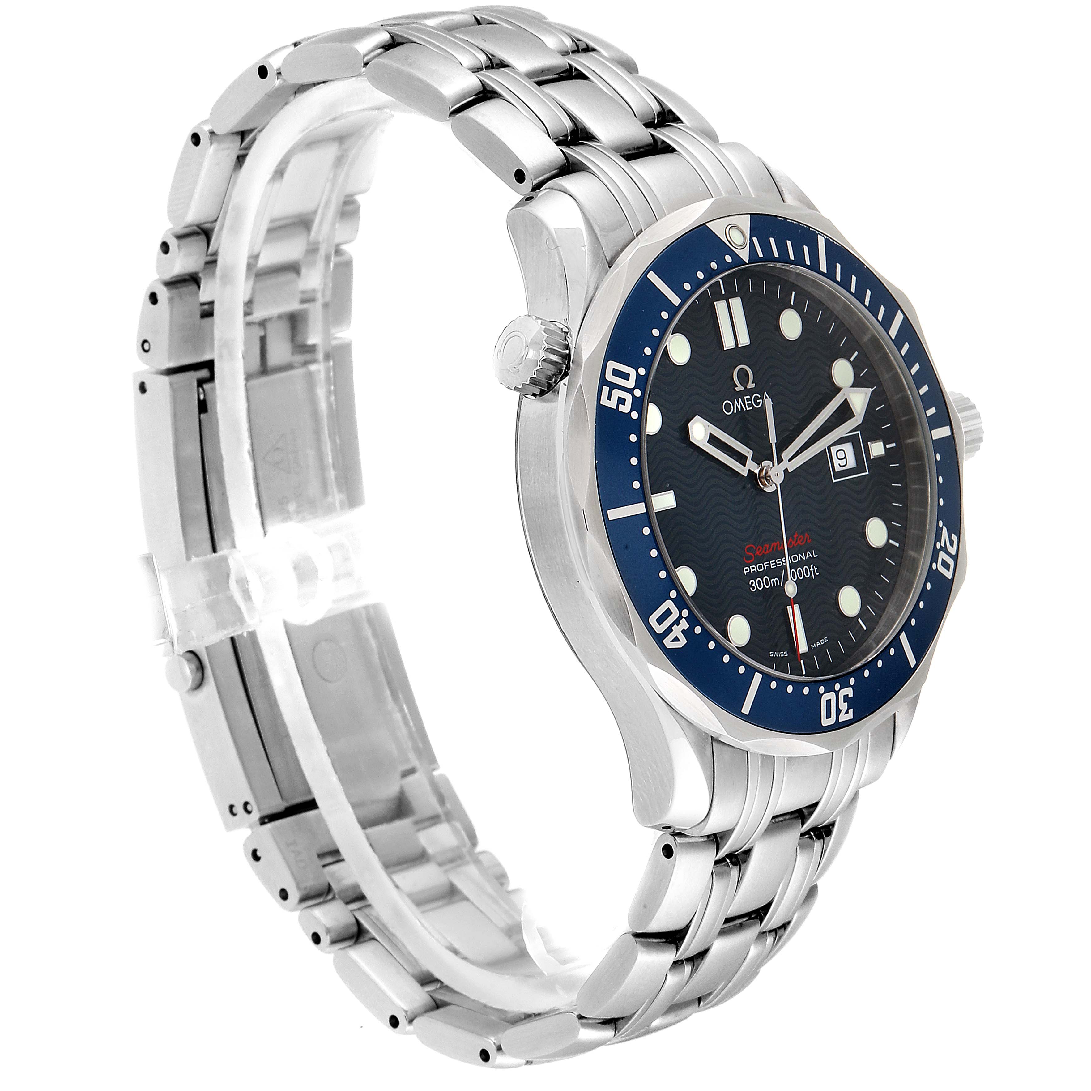 The image shows a side angle of an Omega Seamaster 2221.80.00 Men
s Stainless Steel Blue Dial 2221.80.00 Men
s Stainless Steel Blue Dial watch, highlighting its face, bezel, and stainless steel bracelet.