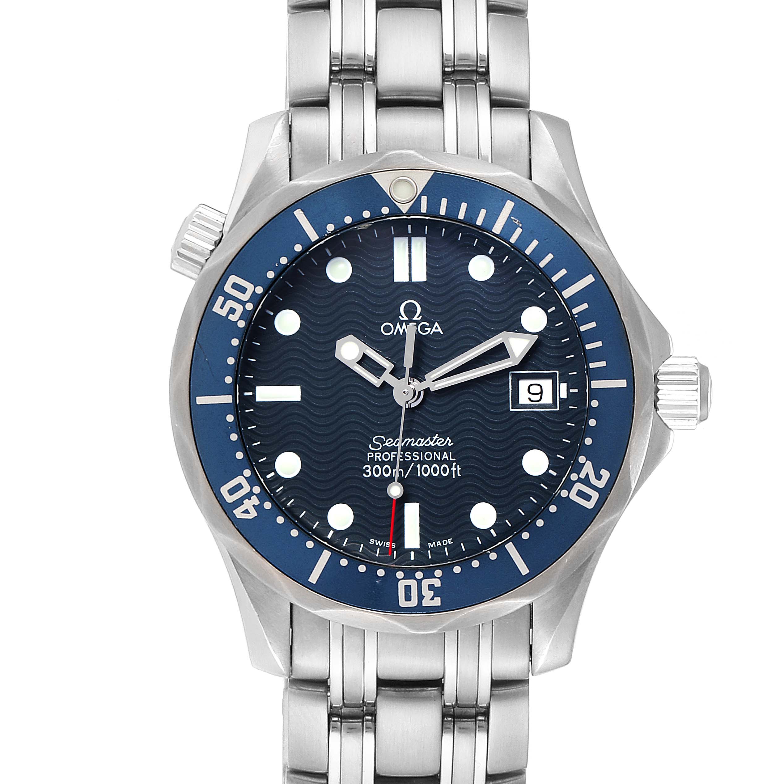 The image shows a front view of an Omega Seamaster 2561.80.00 Men
s Stainless Steel Blue Dial 2561.80.00 Men
s Stainless Steel Blue Dial watch, highlighting its blue dial, bezel, bracelet, and date window.