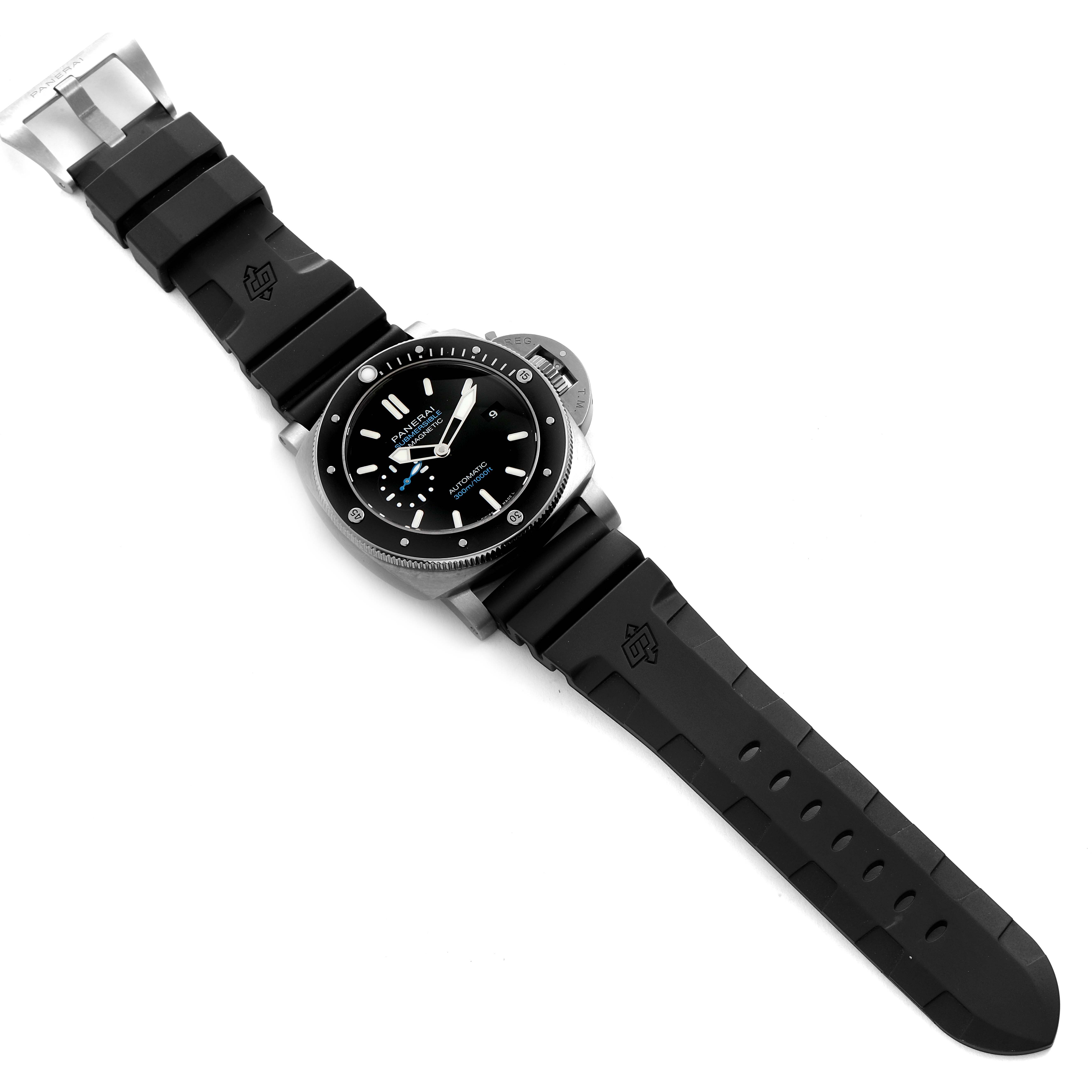 The image shows a top-down view of a Panerai Submersible PAM01389 Men's Titanium Black Dial PAM01389 Men's Titanium Black Dial watch, highlighting its face, bezel, and black rubber strap.