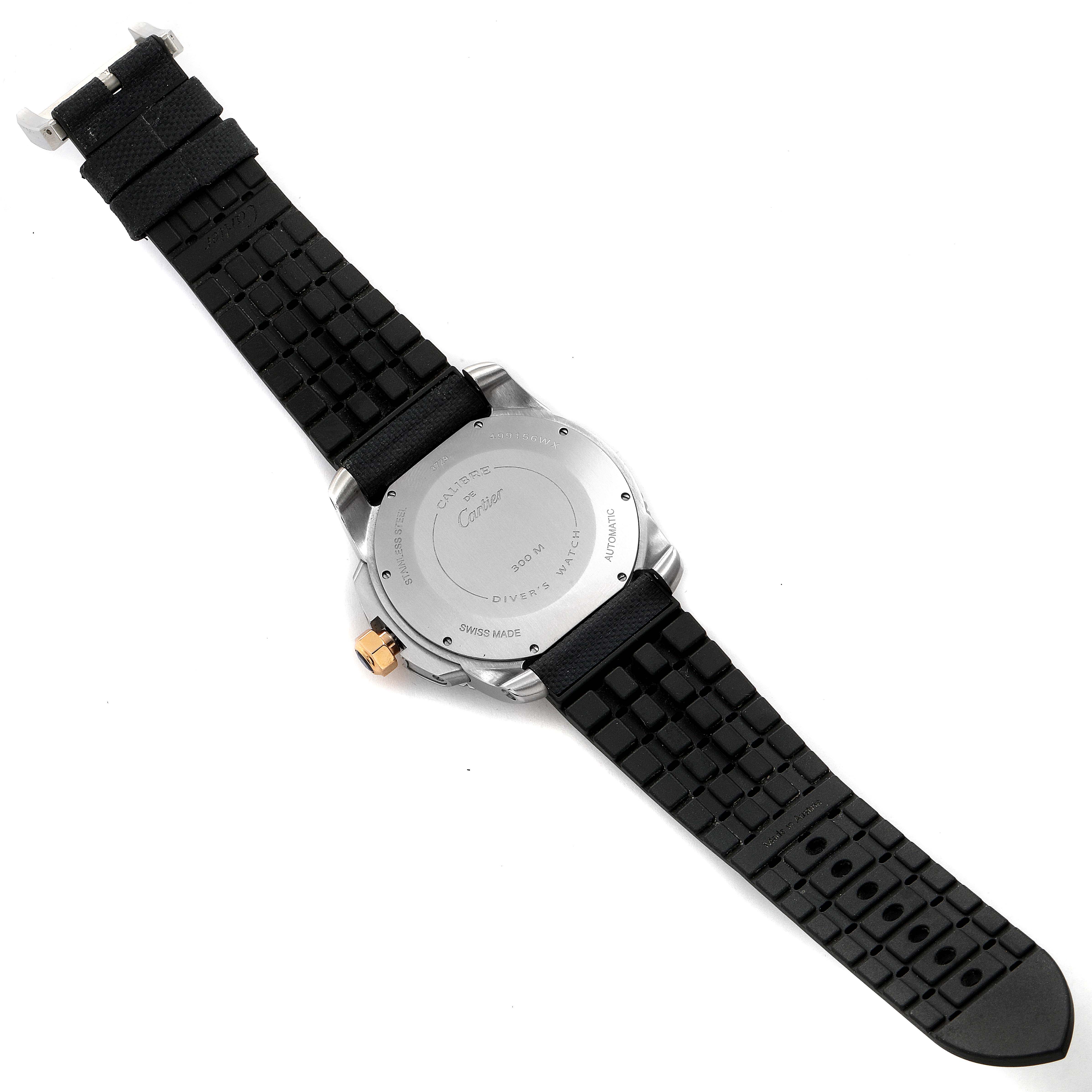 The image shows the back view of a Calibre de Cartier watch by Cartier, highlighting the case back and black rubber strap.