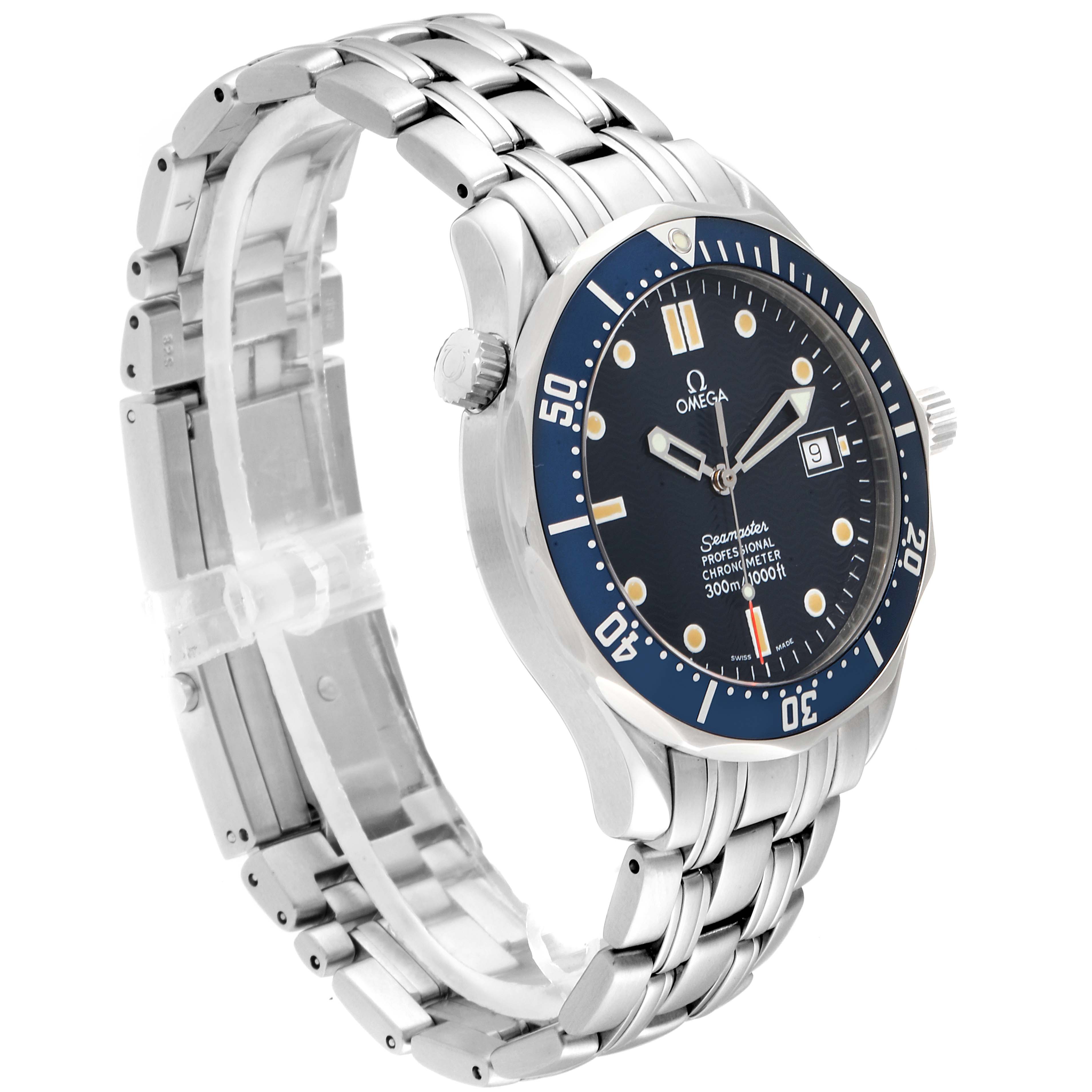 The image shows a side view angle of an Omega Seamaster 2531.80.00 Men
s Stainless Steel Blue Dial 2531.80.00 Men
s Stainless Steel Blue Dial watch, highlighting its face, bezel, and stainless steel bracelet.