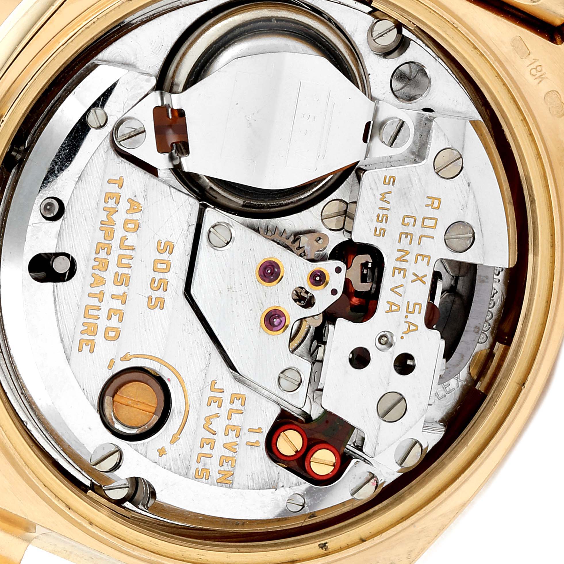 This image shows the inner mechanism of a Rolex Oysterquartz 19018 Men
s Yellow Gold Champagne Dial 19018 Men
s Yellow Gold Champagne Dial watch from a top-down angle.