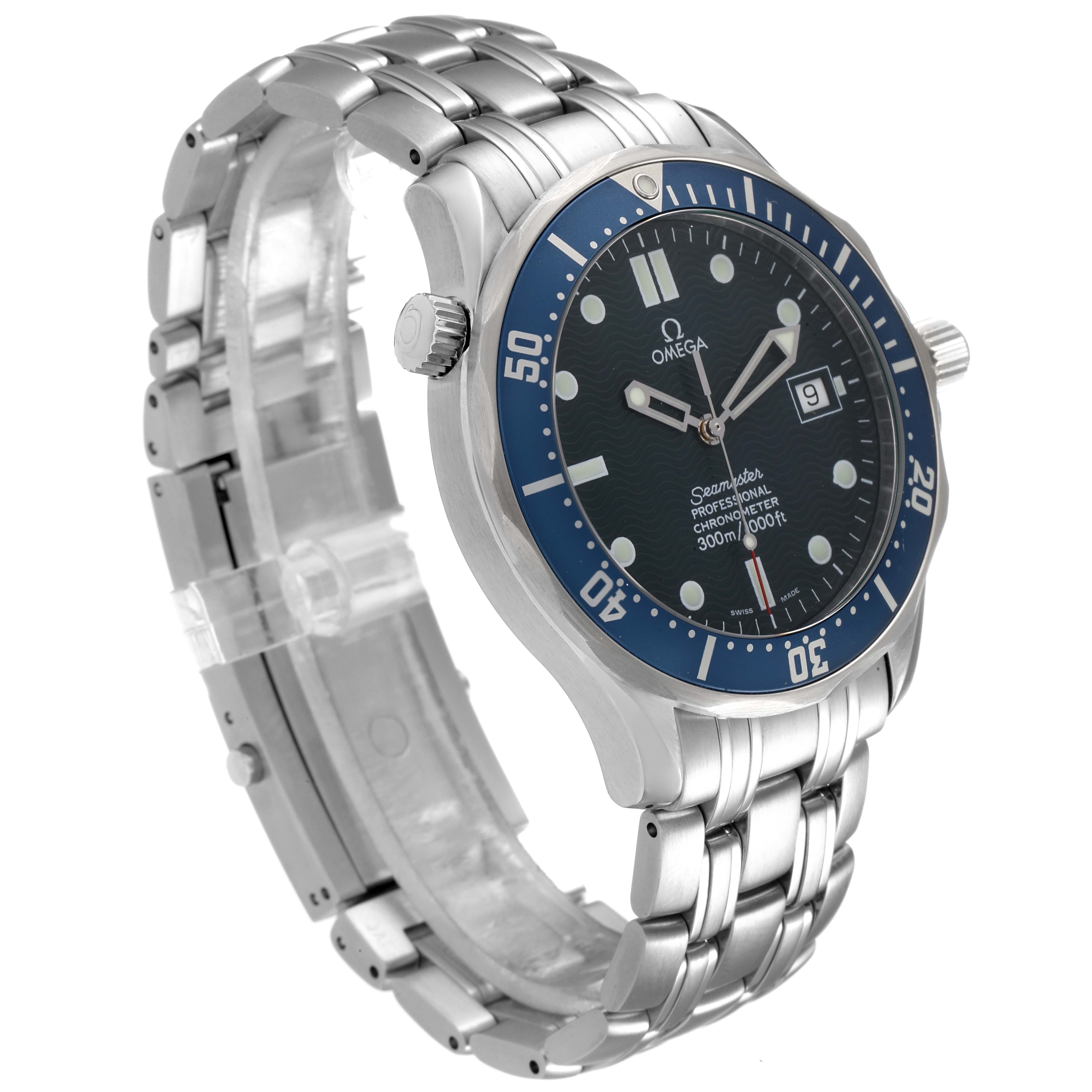 This image shows an angled view of the Omega Seamaster 2531.80.00 Men
s Stainless Steel Blue Dial 2531.80.00 Men
s Stainless Steel Blue Dial watch, highlighting the face, bezel, and stainless steel bracelet.