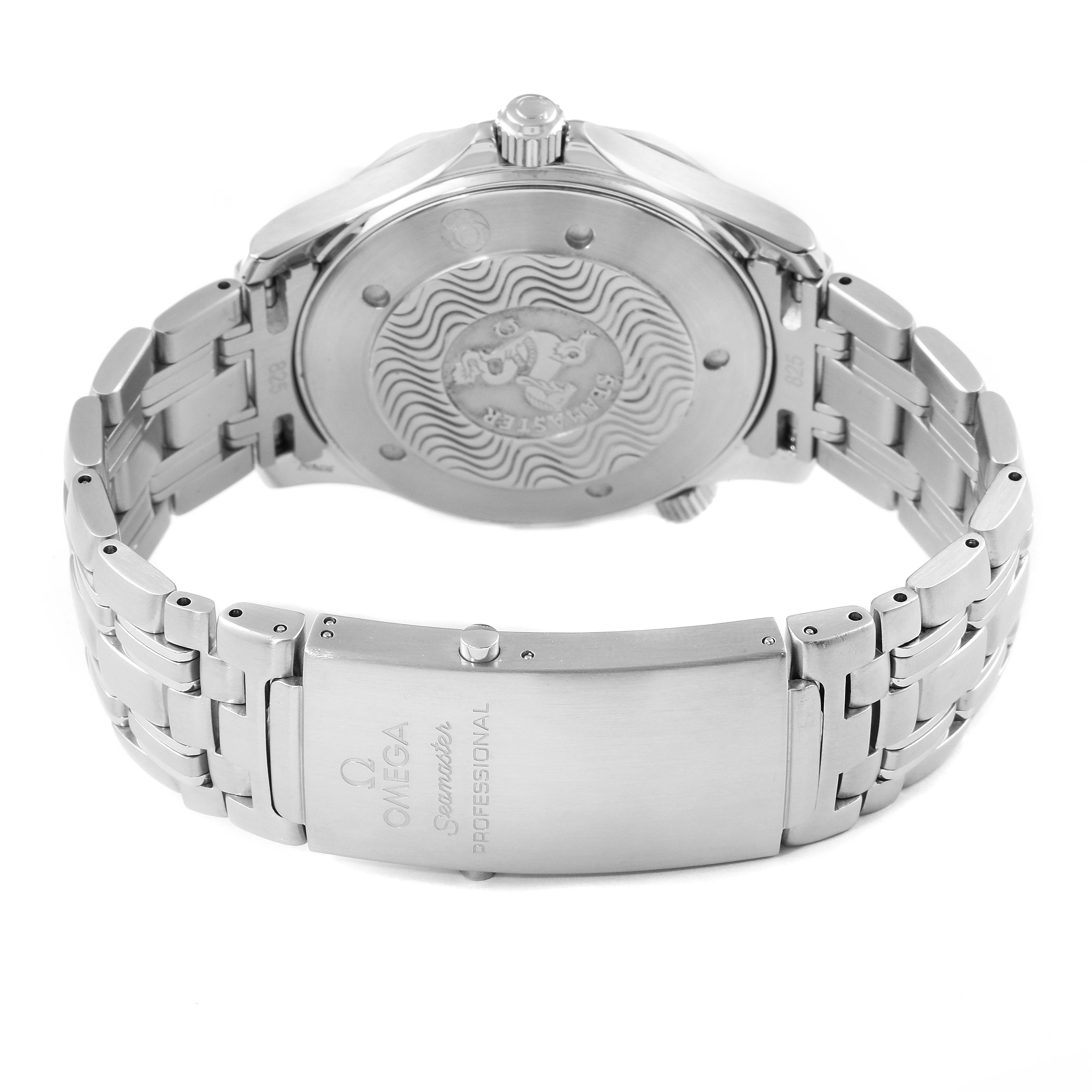 The image shows the back case and bracelet of an Omega Seamaster 2541.80.00 Men
s Stainless Steel Blue Dial 2541.80.00 Men
s Stainless Steel Blue Dial Professional watch.