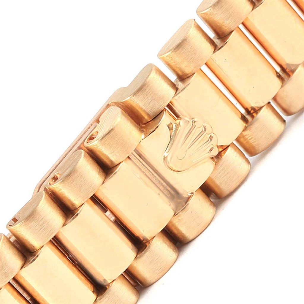 This image shows a close-up of the gold bracelet clasp featuring the Rolex logo on the President model by Rolex.