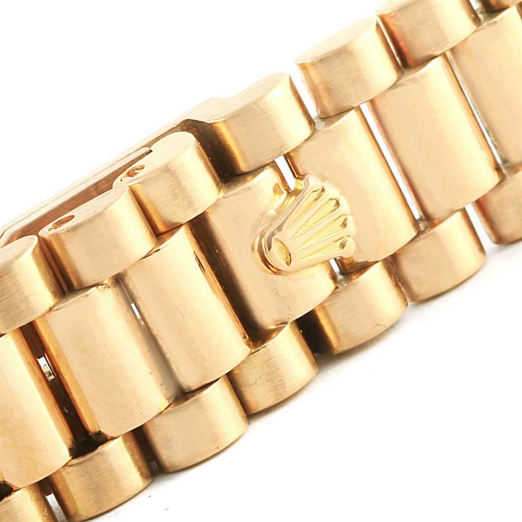 This image shows a close-up of the gold bracelet and clasp of a Rolex President 69178 Women
s Yellow Gold Champagne Dial 69178 Women
s Yellow Gold Champagne Dial model watch.