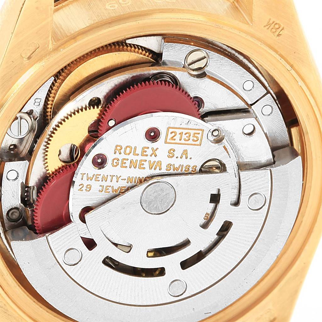 This image shows the internal mechanics of a Rolex President 69138 Women
s Yellow Gold Champagne Dial 69138 Women
s Yellow Gold Champagne Dial model watch from a close-up, top-down angle.
