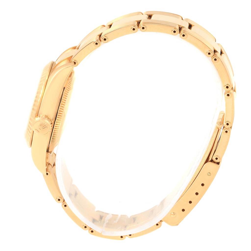 This side view of the Rolex President 67198 Women
s Yellow Gold Champagne Dial 67198 Women
s Yellow Gold Champagne Dial model watch showcases its bezel, crown, case, and bracelet.