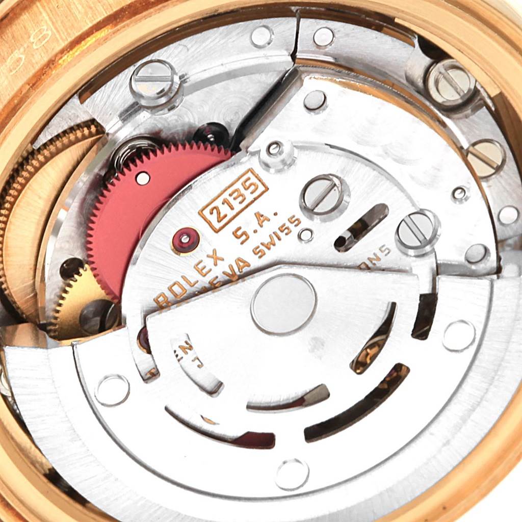 This image shows the detailed inner mechanism of a Rolex President 69158 Women
s Yellow Gold Silver Dial 69158 Women
s Yellow Gold Silver Dial model watch, including its movement and gears.