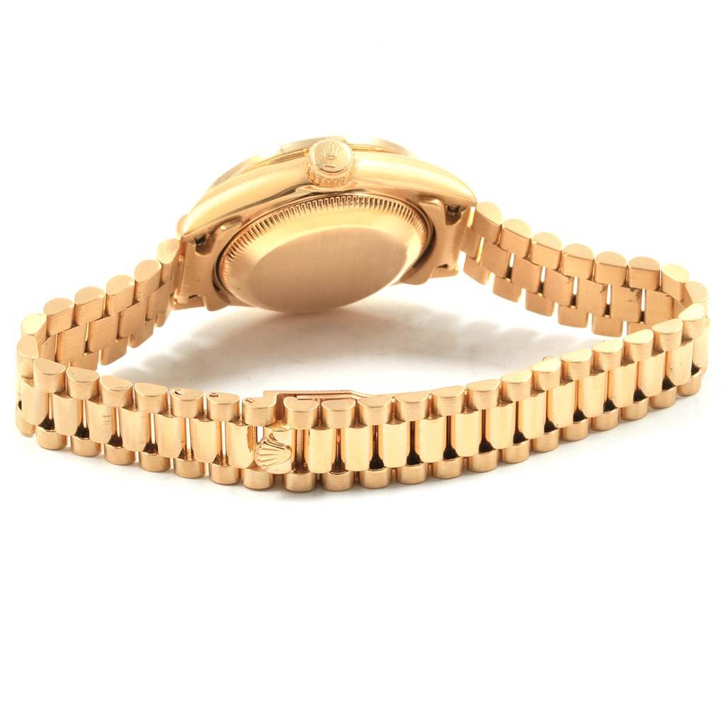 The image shows the back and bracelet of the Rolex President 69138 Women
s Yellow Gold Black Dial 69138 Women
s Yellow Gold Black Dial model watch, focusing on the clasp and case back.