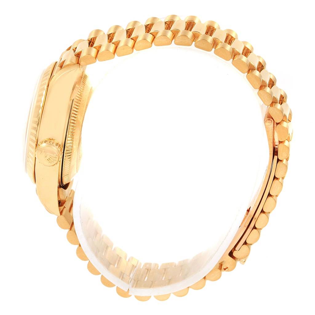 The image shows the side view of the President model by Rolex, highlighting its gold bracelet and the crown on the watch’s case.