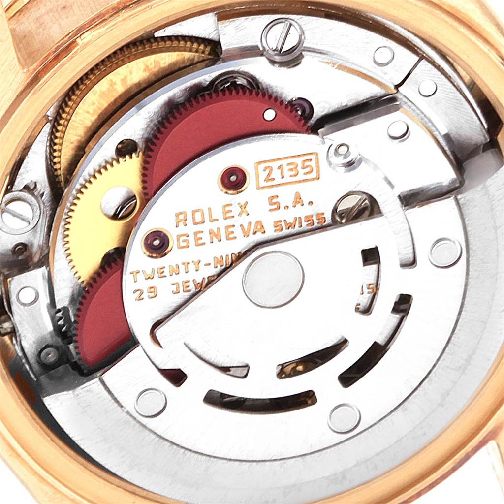 This image shows the movement mechanism of the Rolex President 79088 Women
s Yellow Gold Champagne Dial 79088 Women
s Yellow Gold Champagne Dial model, featuring gears and inscriptions inside the case.