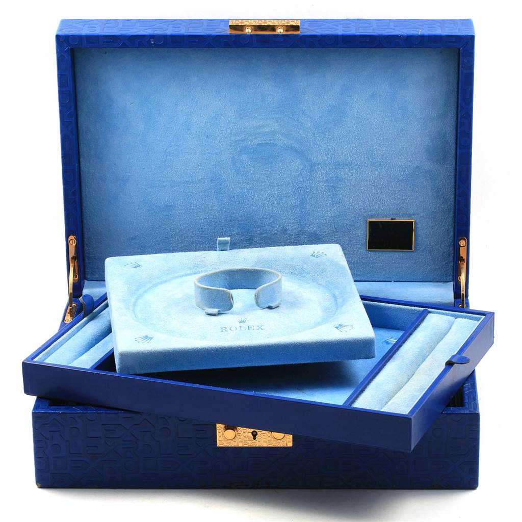 This image shows the open display box and cushion for a Rolex President 179238 Women
s Yellow Gold Mother of Pearl Dial 179238 Women
s Yellow Gold Mother of Pearl Dial model watch.