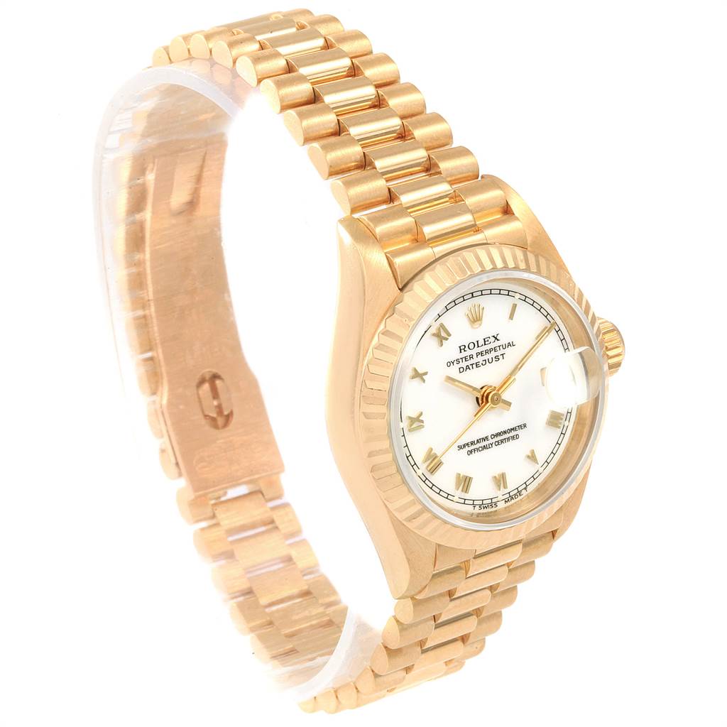 This image shows a side angle of a Rolex President 69178 Women
s Yellow Gold White Dial 69178 Women
s Yellow Gold White Dial model watch featuring its bracelet, case, and face with a date window.