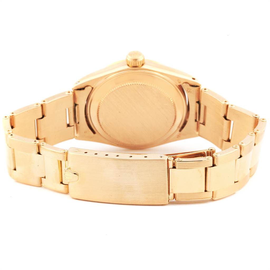 This image shows the back view of a Rolex President 6827 Women
s Yellow Gold Champagne Dial 6827 Women
s Yellow Gold Champagne Dial model watch, focusing on the clasp and bracelet.