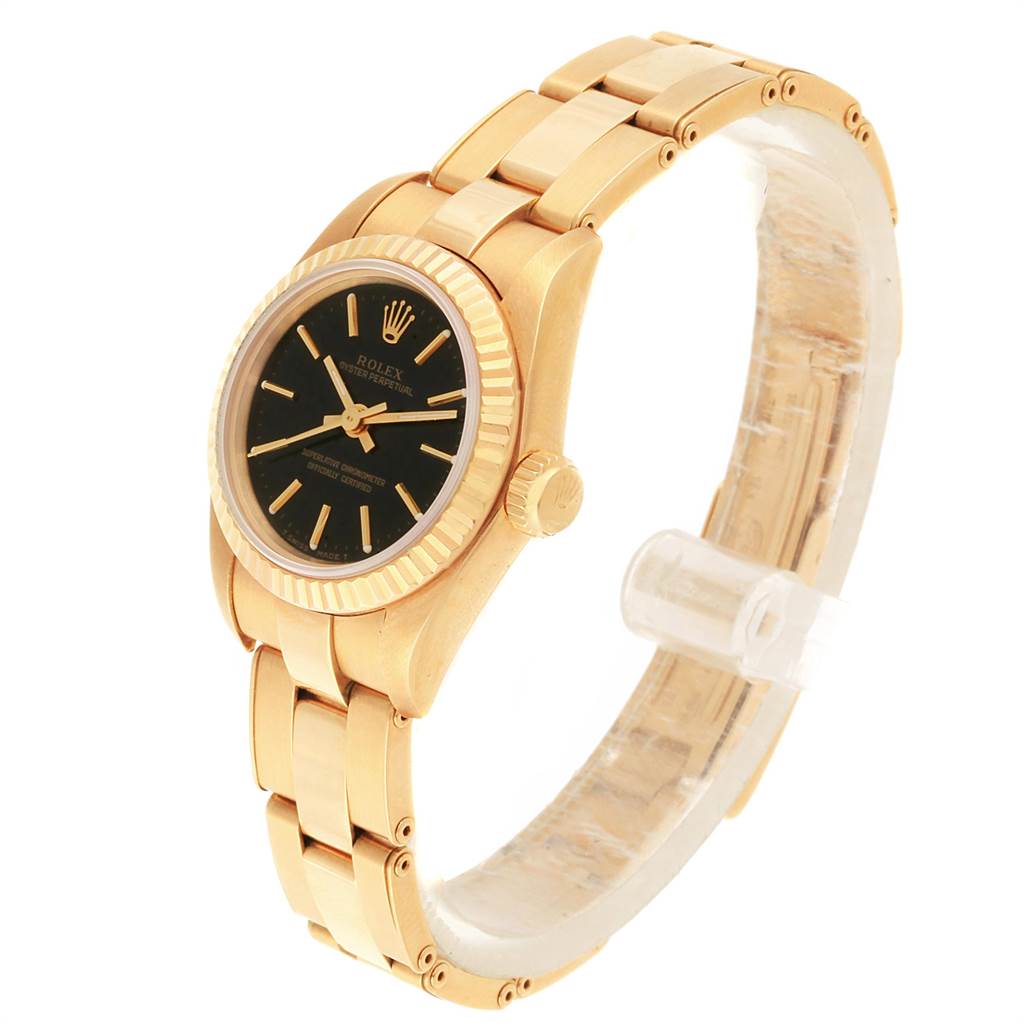 This image shows a side angle of the Rolex President 67198 Women
s Yellow Gold Black Dial 67198 Women
s Yellow Gold Black Dial watch, highlighting the gold bracelet and black dial.