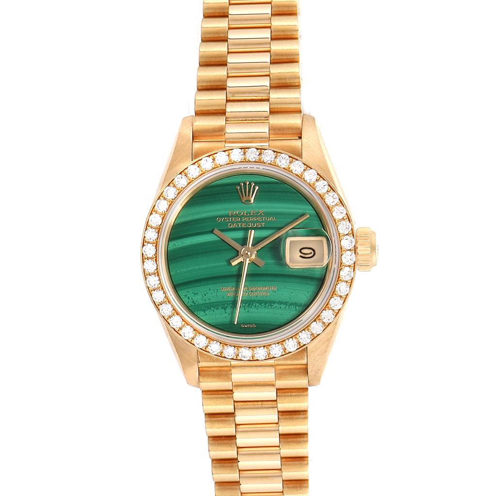 The image shows a Rolex President 69138 Women's Yellow Gold Green Dial 69138 Women's Yellow Gold Green Dial model watch from a top-down view, featuring a green dial, date window, and gold bracelet.
