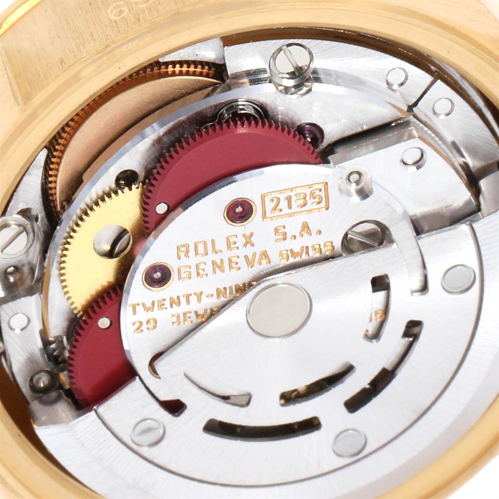 This image shows an internal view of the Rolex President 69268 Women
s Yellow Gold Champagne Dial 69268 Women
s Yellow Gold Champagne Dial model watch, displaying its movement mechanism.