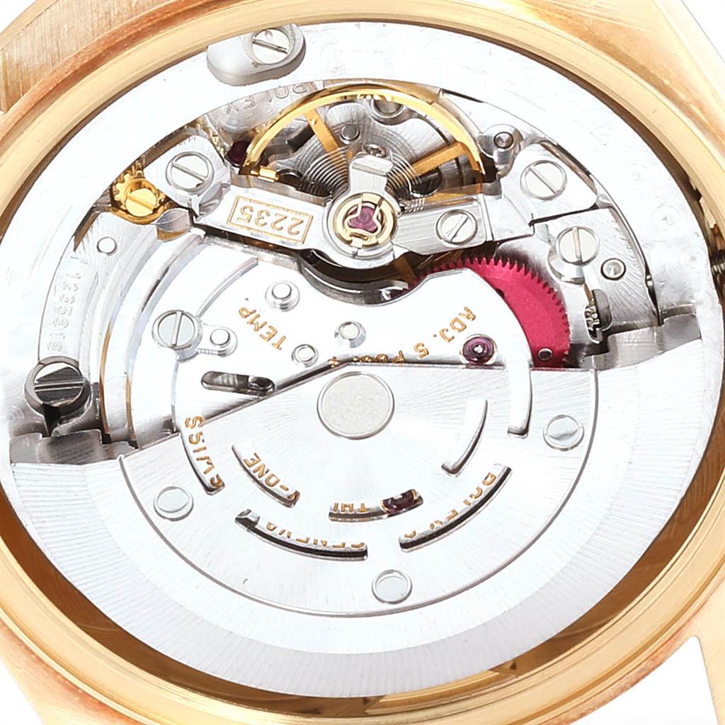 This image shows the internal mechanical movement of a Rolex President 78278 Women
s Yellow Gold White Dial 78278 Women
s Yellow Gold White Dial model watch from a close-up angle.