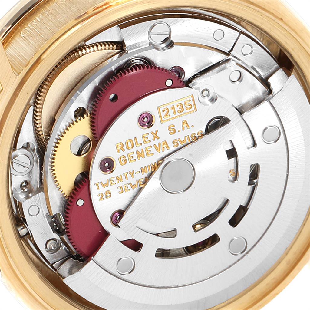 This image shows a close-up of the internal mechanism of the Rolex President 69288 Women
s Yellow Gold White Dial 69288 Women
s Yellow Gold White Dial model watch, highlighting the gears and movement parts.