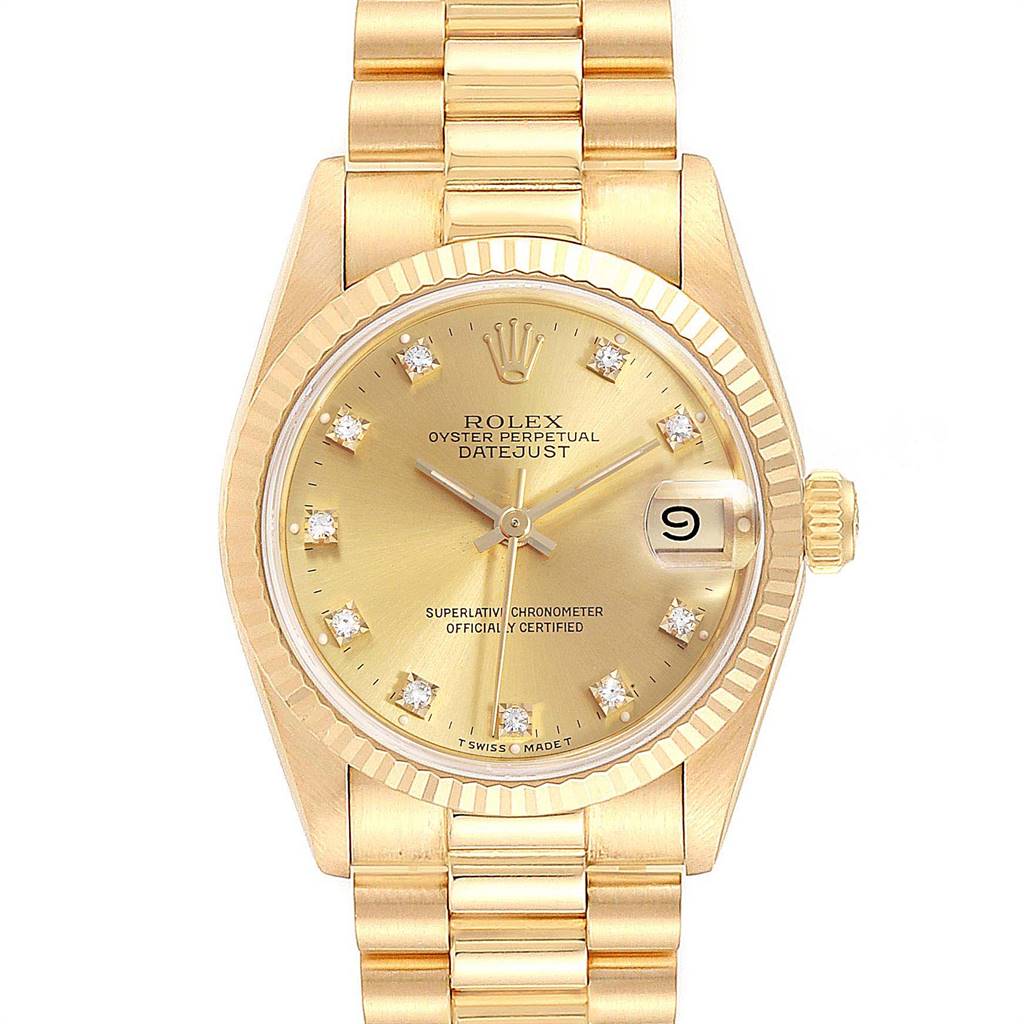The image shows a front view of the Rolex Oyster Perpetual Datejust President model watch, highlighting its face, bezel, and bracelet.