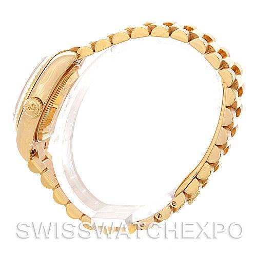 This image shows a side view of the Rolex President 179178 Women
s Yellow Gold Silver Dial 179178 Women
s Yellow Gold Silver Dial model, highlighting the bracelet and case.